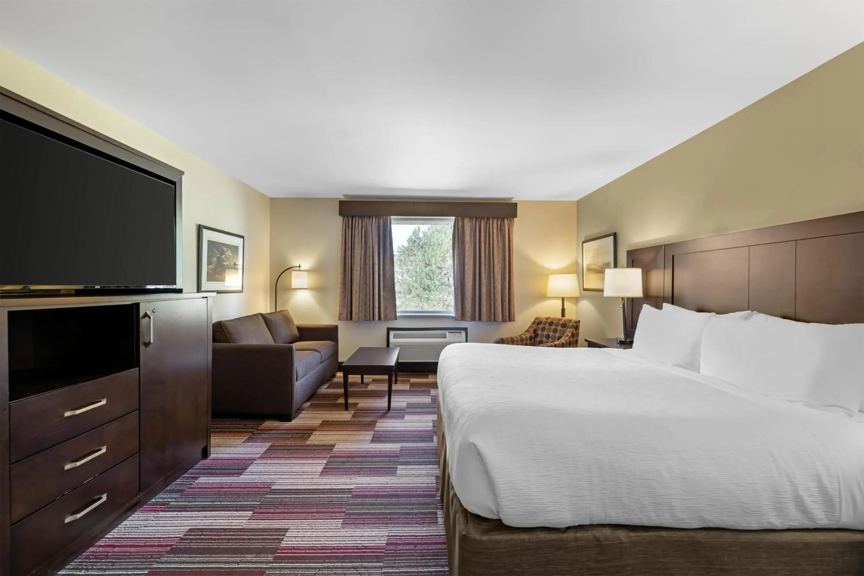 Bedroom, Bed in Best Western Plus Stoneridge Inn & Conference Centre London Ontario Bedroom, Bed in Best Western Plus Stoneridge Inn & Conference Centre London Ontario