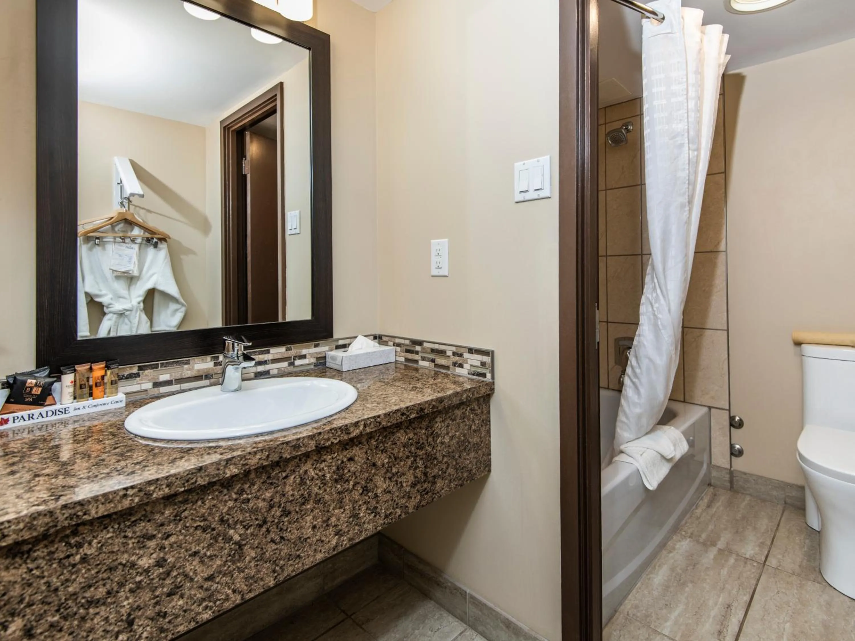 Toilet in Paradise Inn & Conference Centre