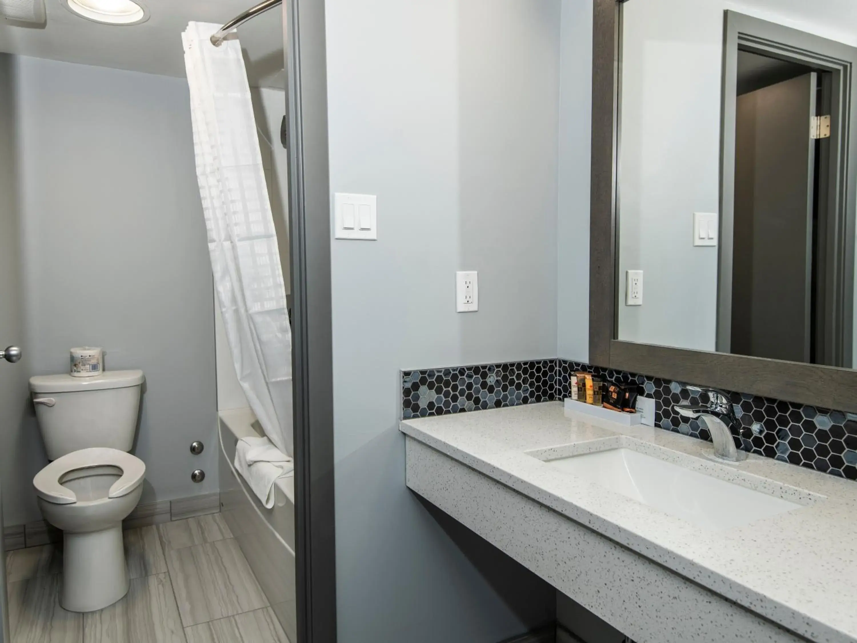 Paradise Inn & Conference Centre Paradise Inn & Conference Centre