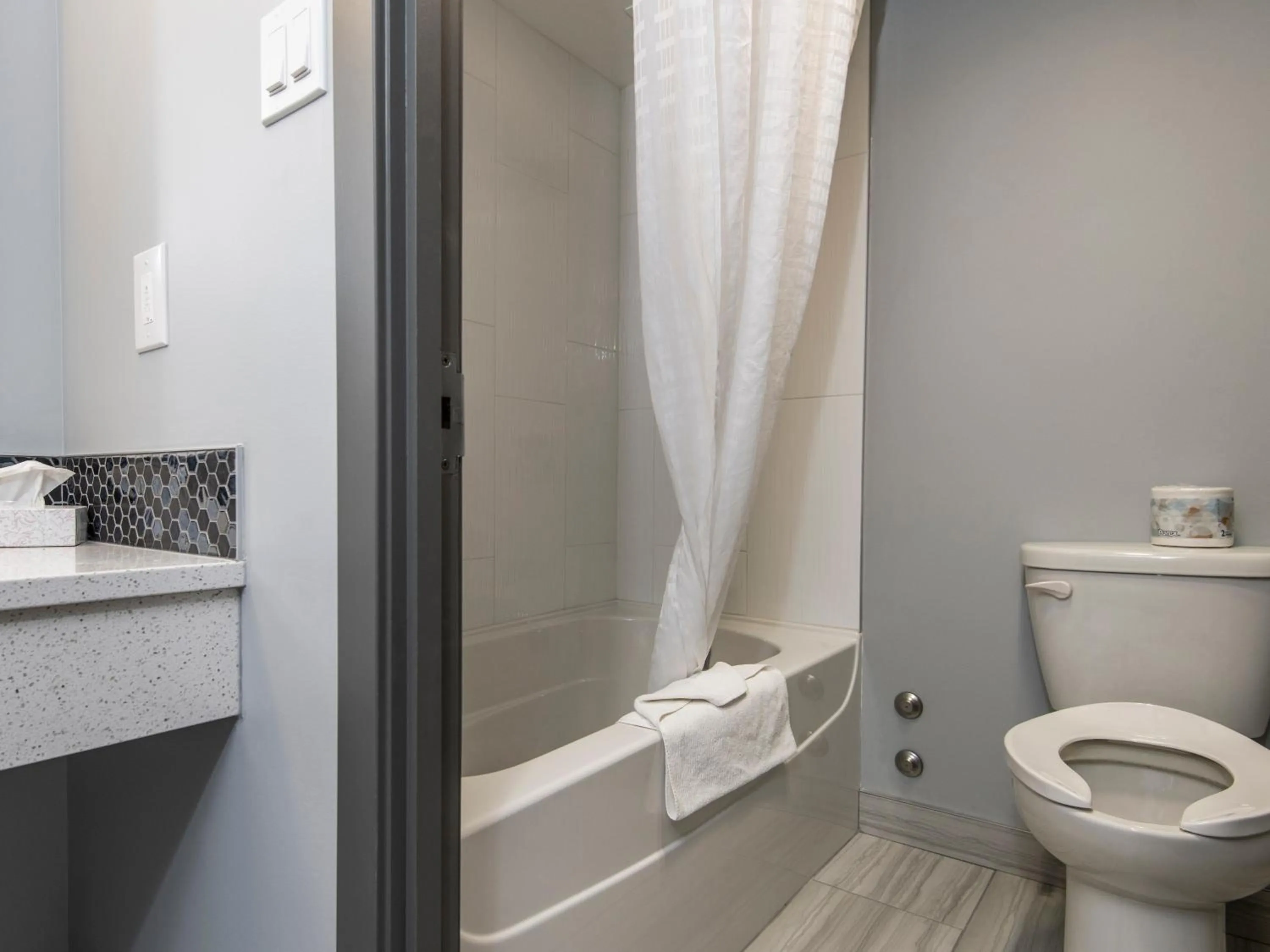 Toilet in Paradise Inn & Conference Centre