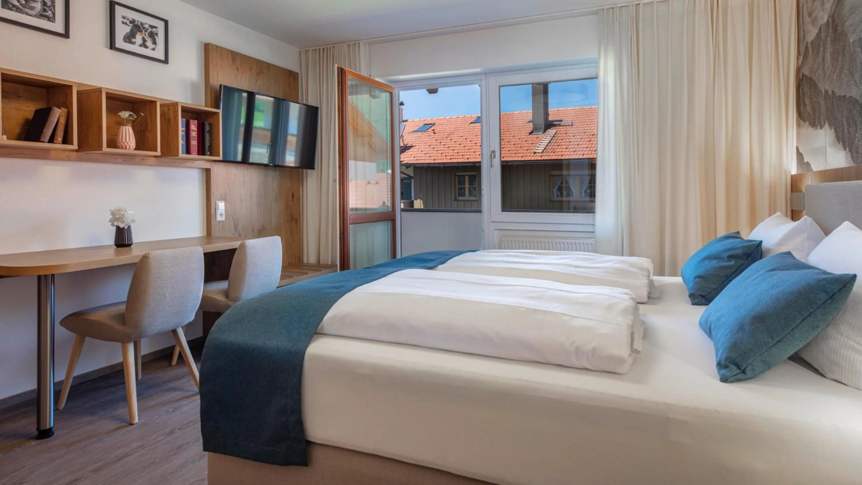 Photo of the whole room, Bed in Aparthotel Chiemgaufuchs - CHIEMGAUKARTE