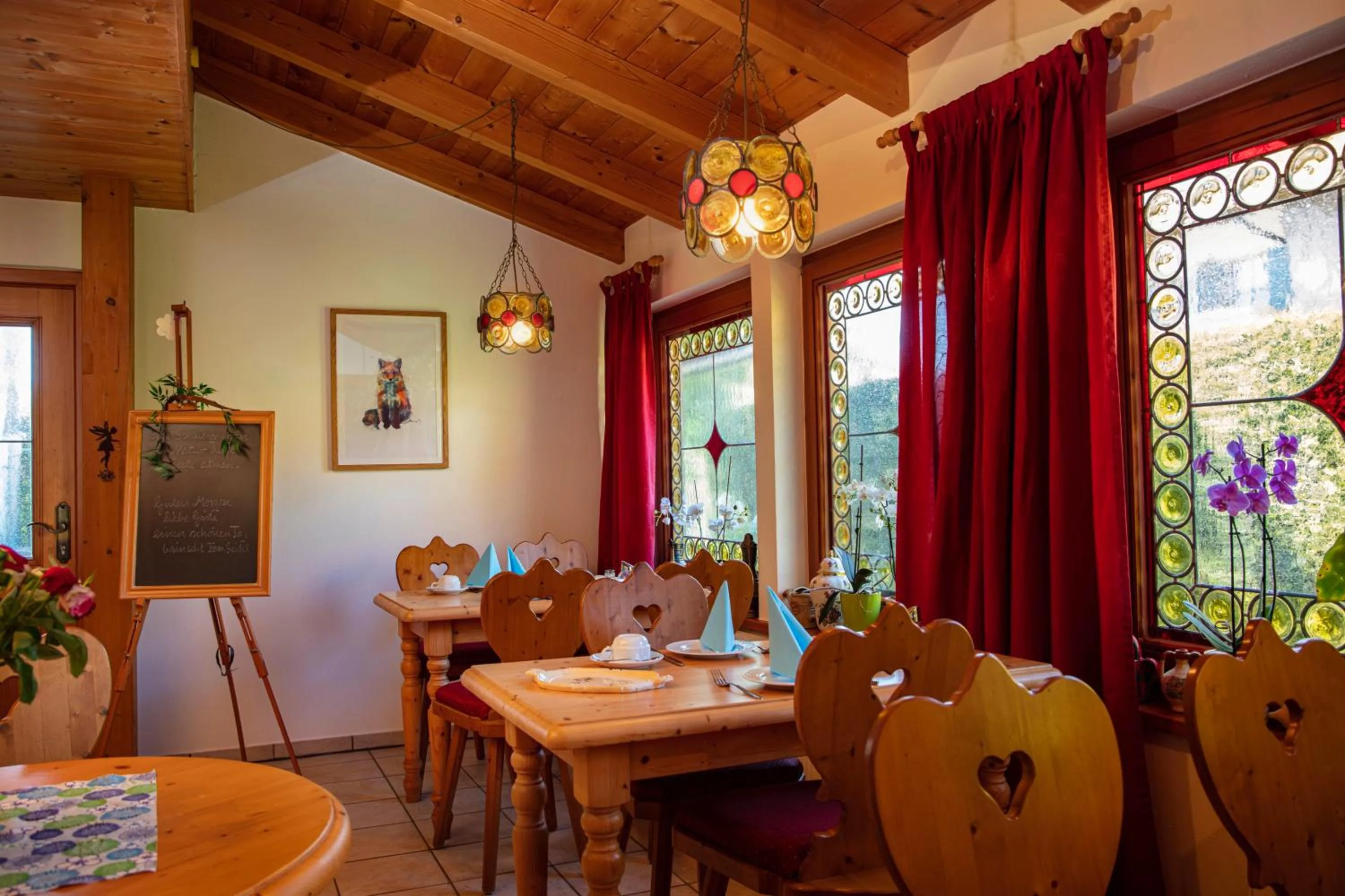 Dining area in Aparthotel Chiemgaufuchs - CHIEMGAUKARTE