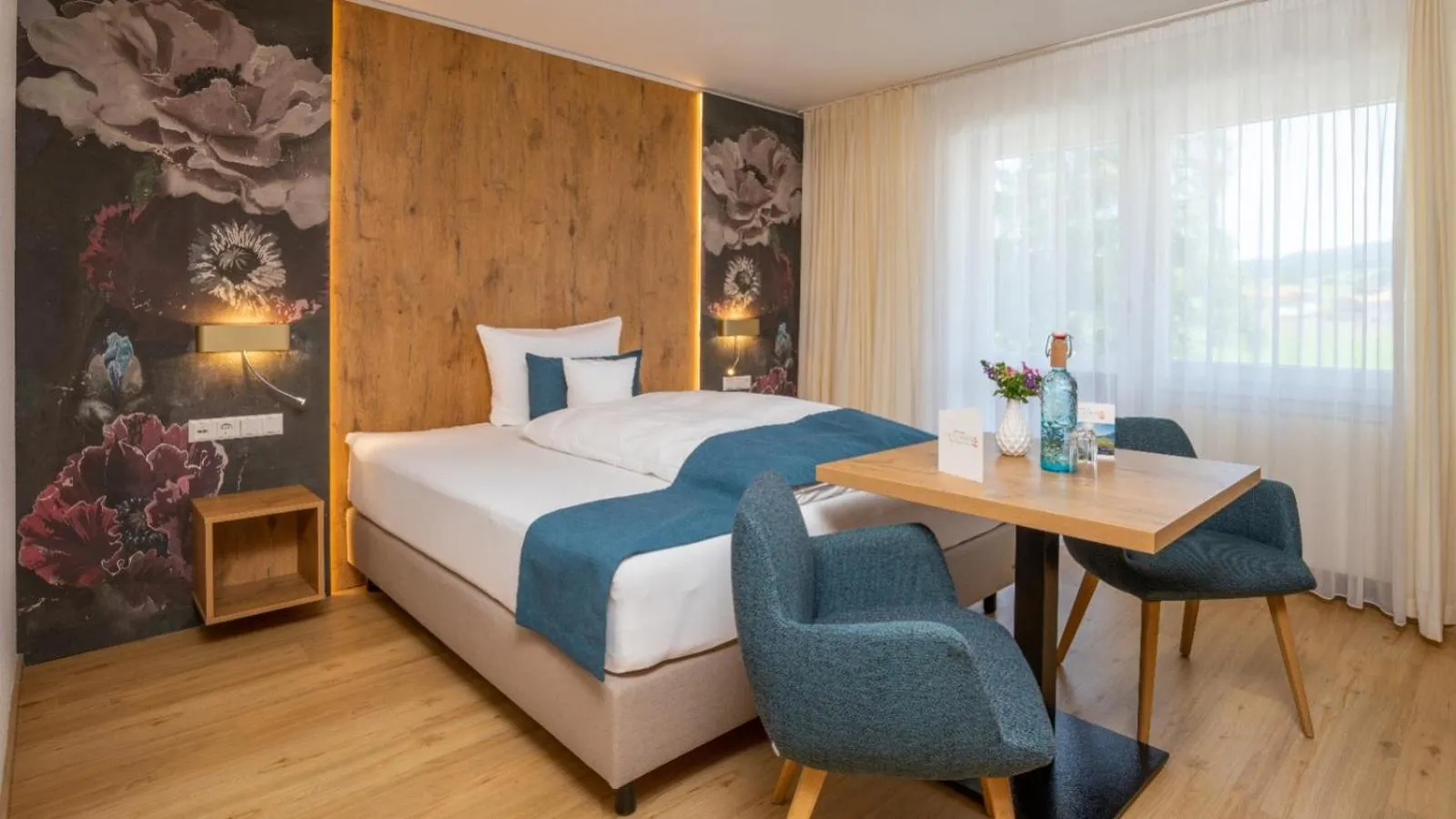 Photo of the whole room, Bed in Aparthotel Chiemgaufuchs - CHIEMGAUKARTE