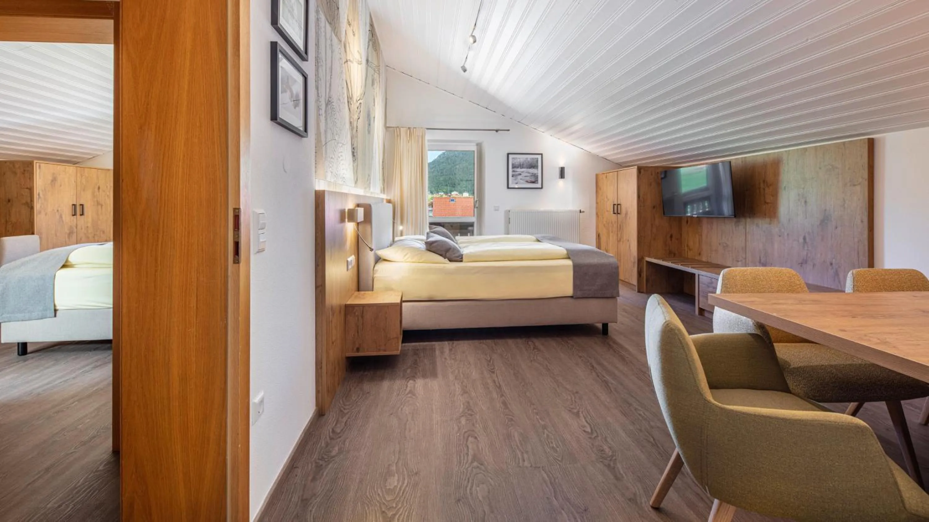 Photo of the whole room, Bed in Aparthotel Chiemgaufuchs - CHIEMGAUKARTE