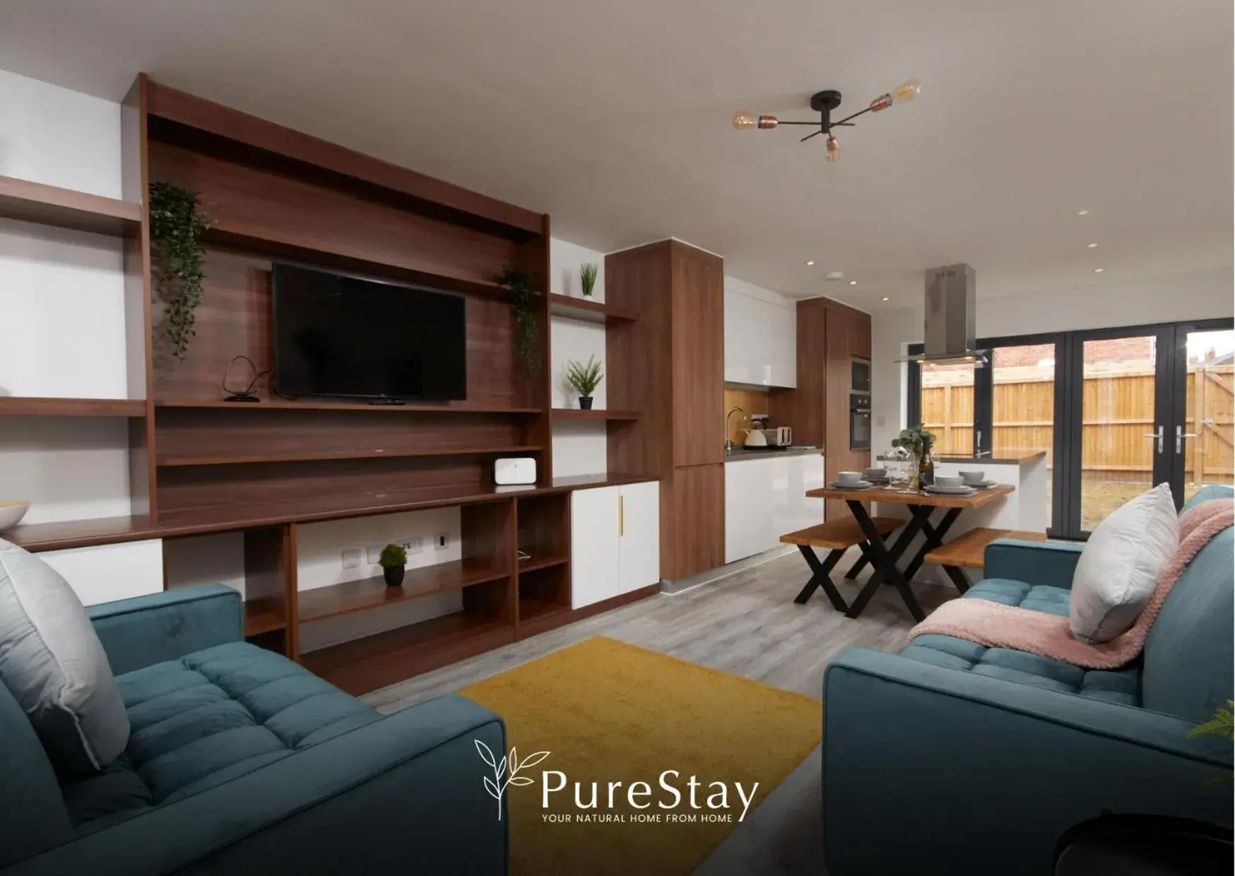 Luxury 5-Bedroom Manchester House Sleeps 9 with Private Garden by PureStay Luxury 5-Bedroom Manchester House Sleeps 9 with Private Garden by PureStay