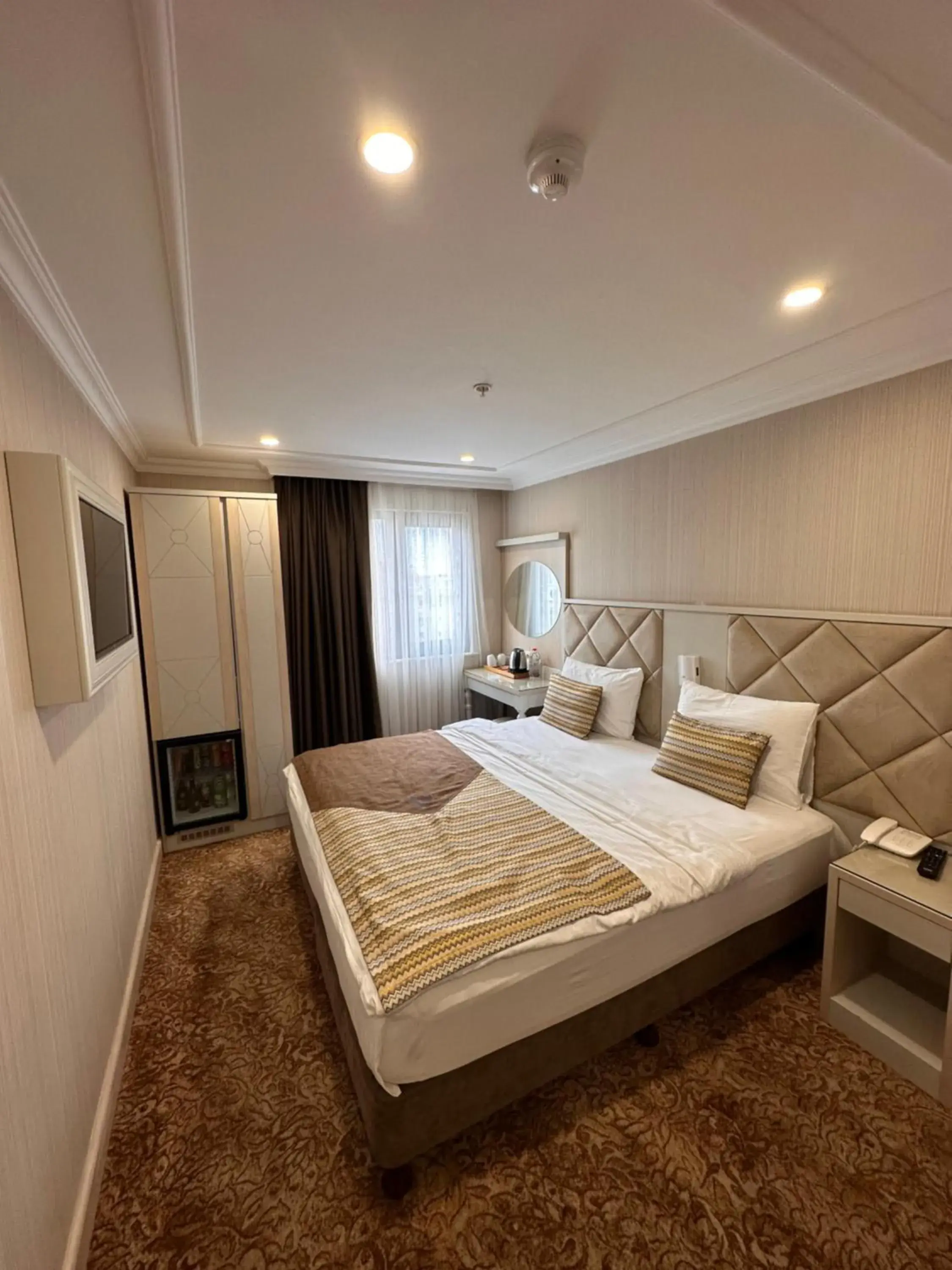 Photo of the whole room, Bed in Alpinn Hotel DUE Photo of the whole room, Bed in Alpinn Hotel DUE