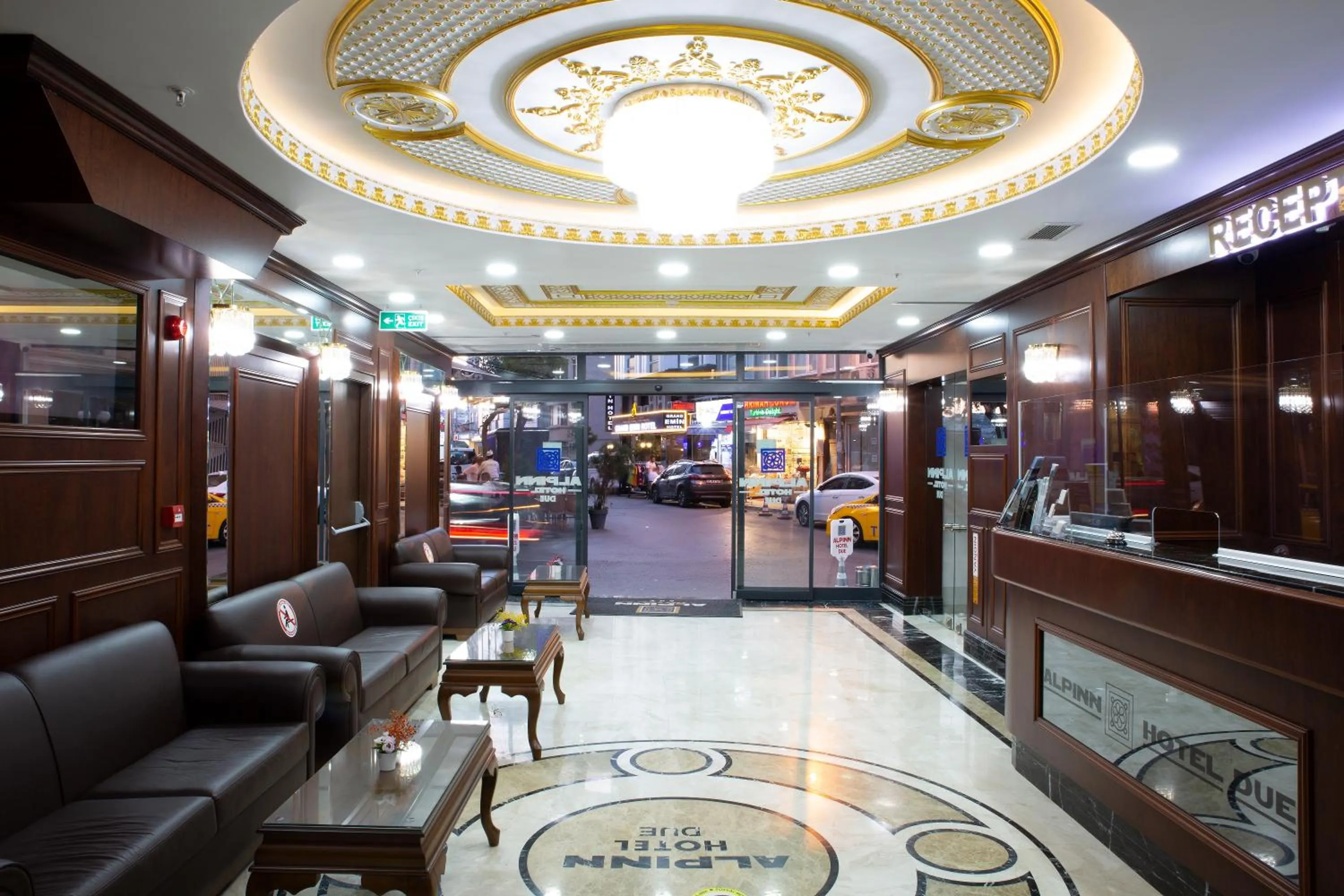 Lobby or reception in Alpinn Hotel DUE