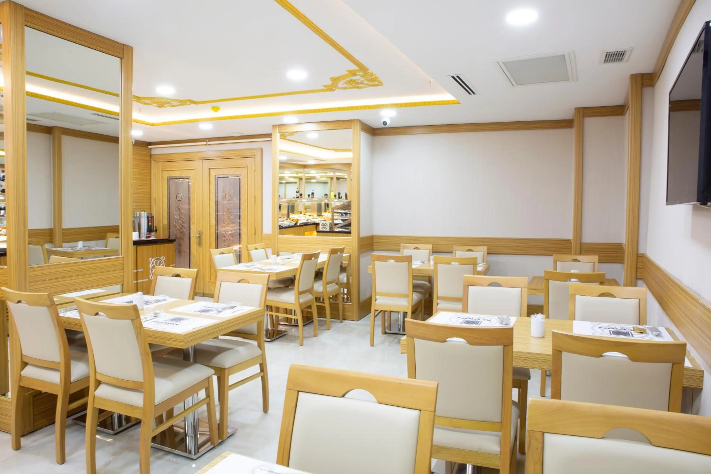 Restaurant/places to eat in Alpinn Hotel DUE