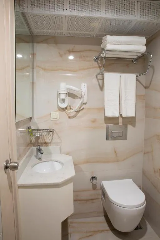 Bathroom in Alpinn Hotel DUE