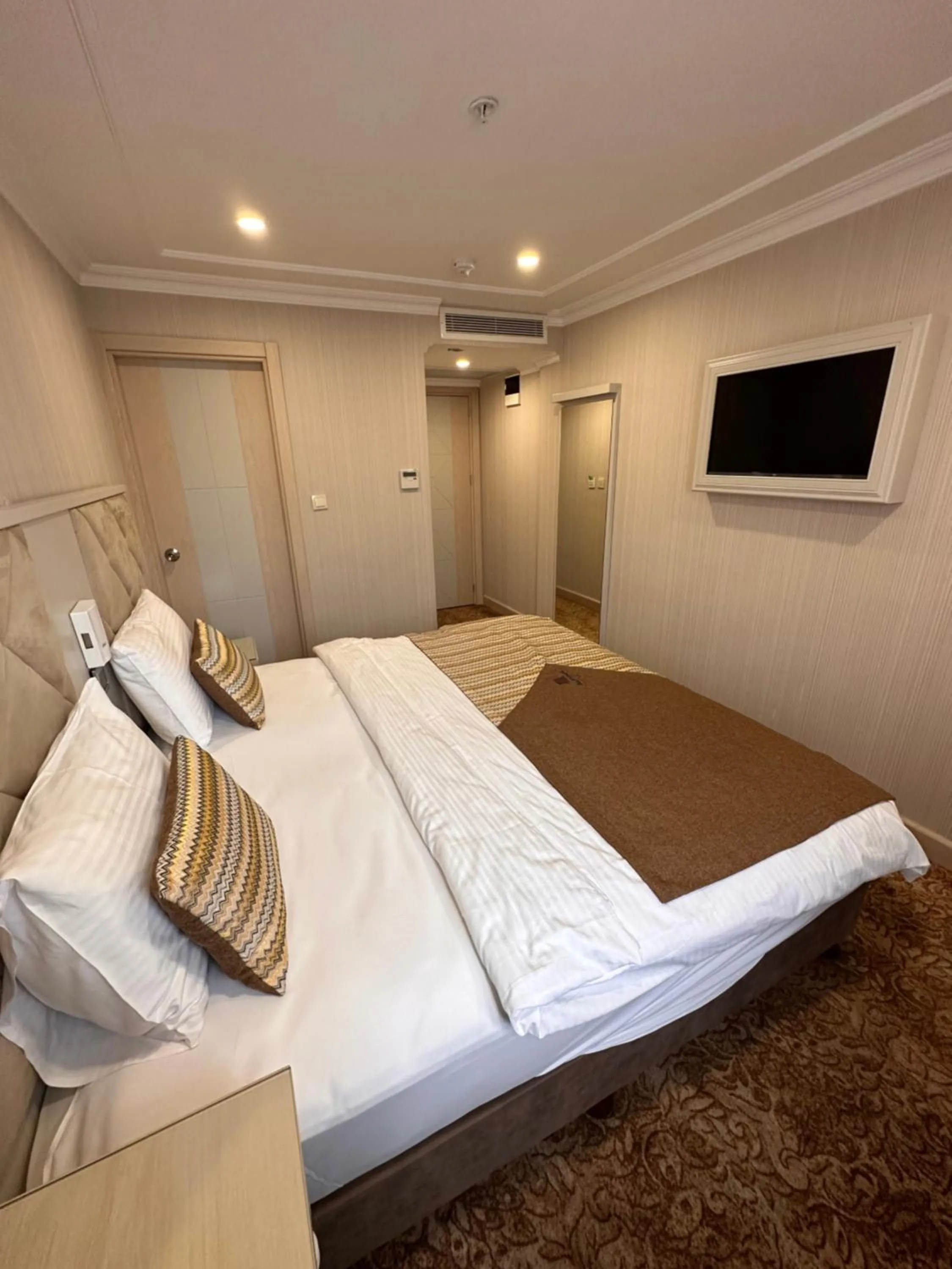 Photo of the whole room, Bed in Alpinn Hotel DUE