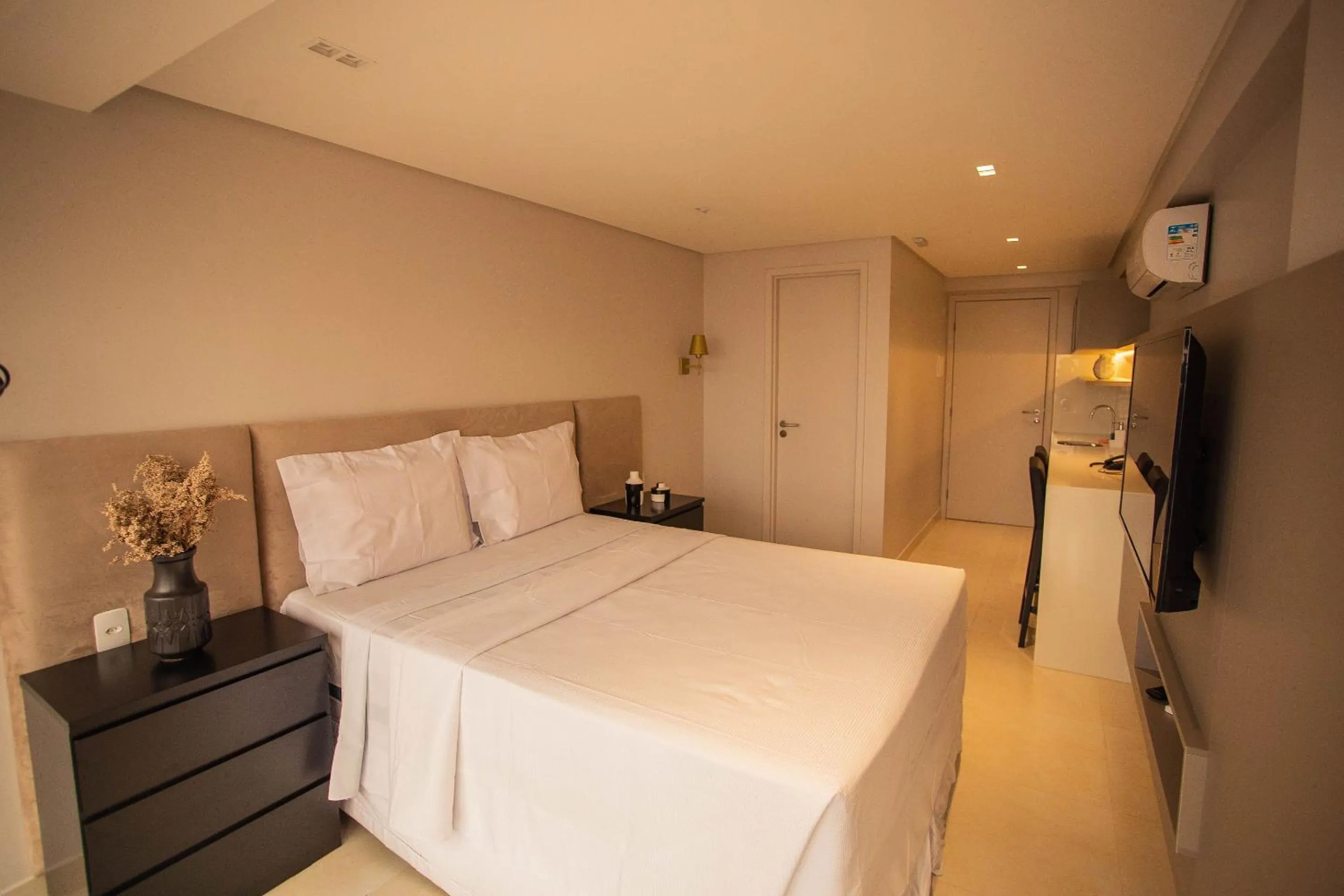 Bedroom, Bed in Manaíra Apart Hotel por Carpediem