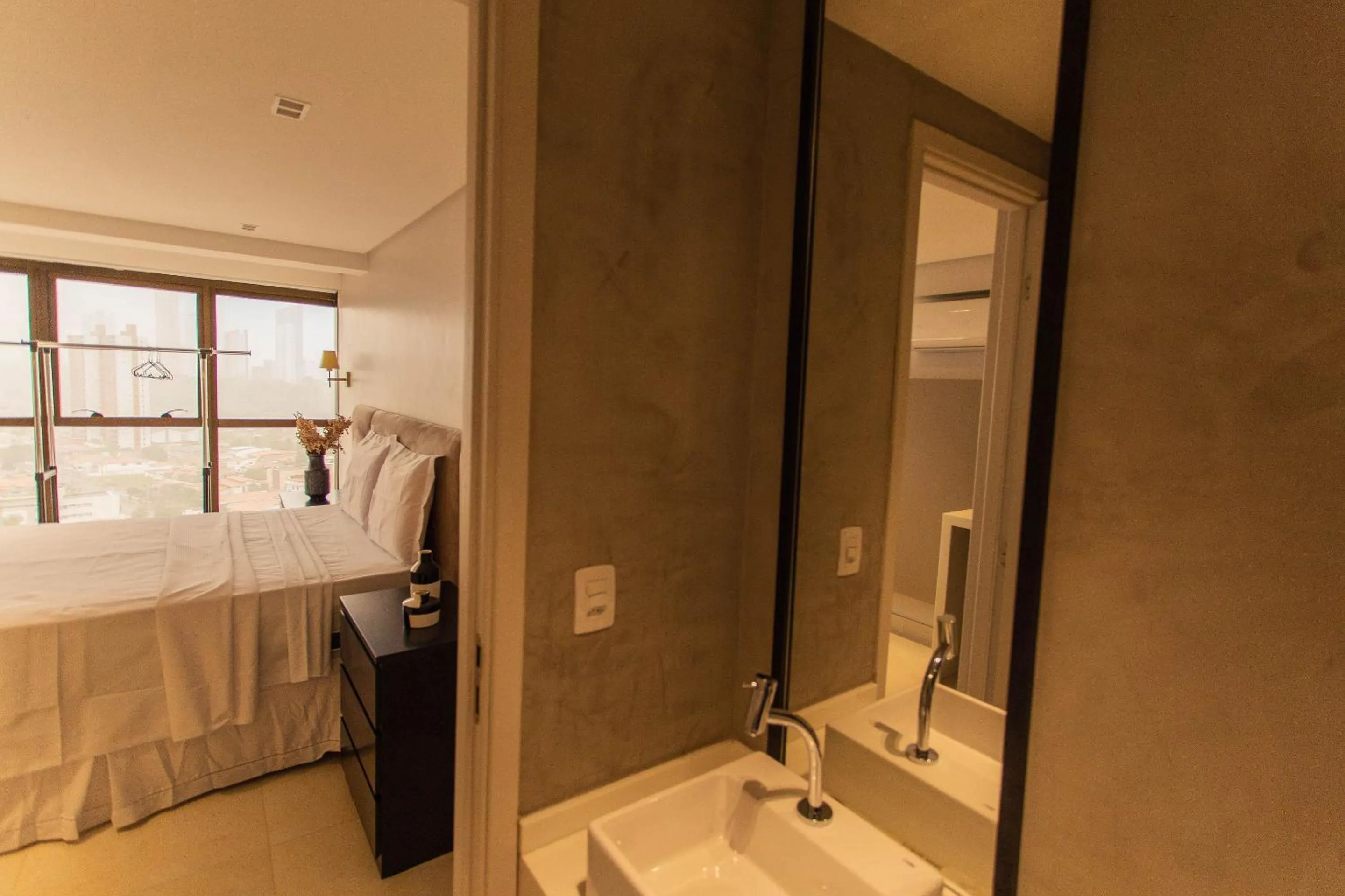 Toilet in Manaíra Apart Hotel por Carpediem