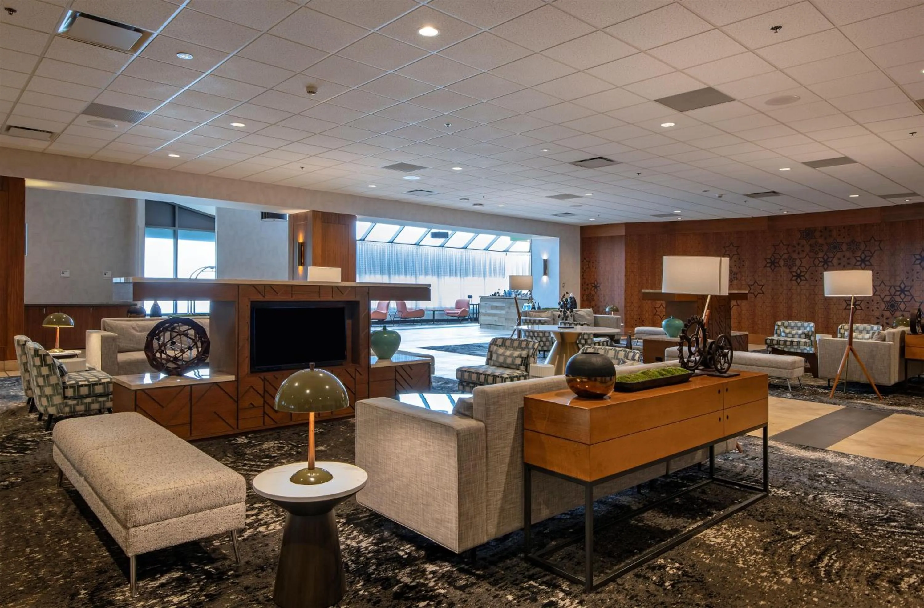 Lobby or reception in DoubleTree by Hilton Hotel & Conference Centre Regina