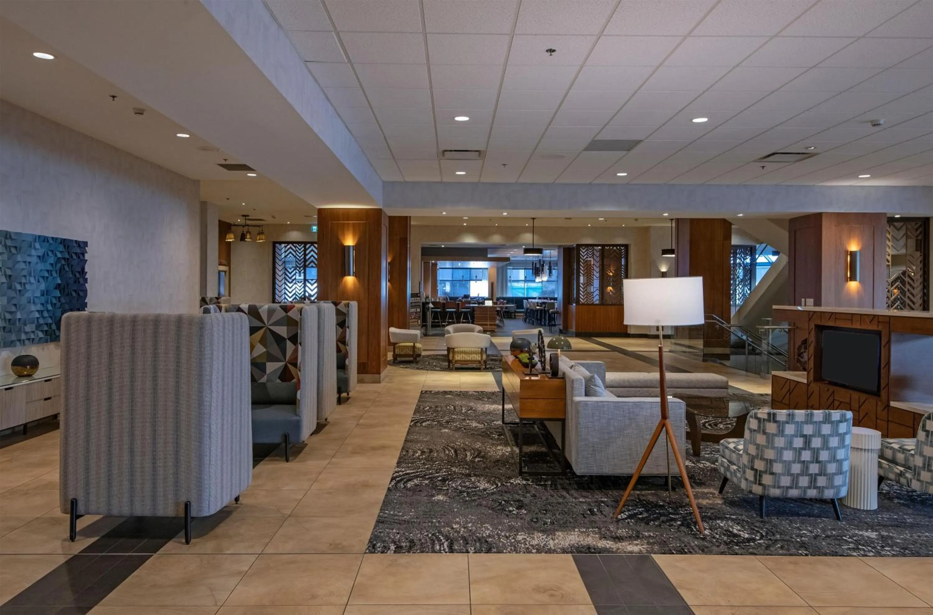 Lobby or reception in DoubleTree by Hilton Hotel & Conference Centre Regina