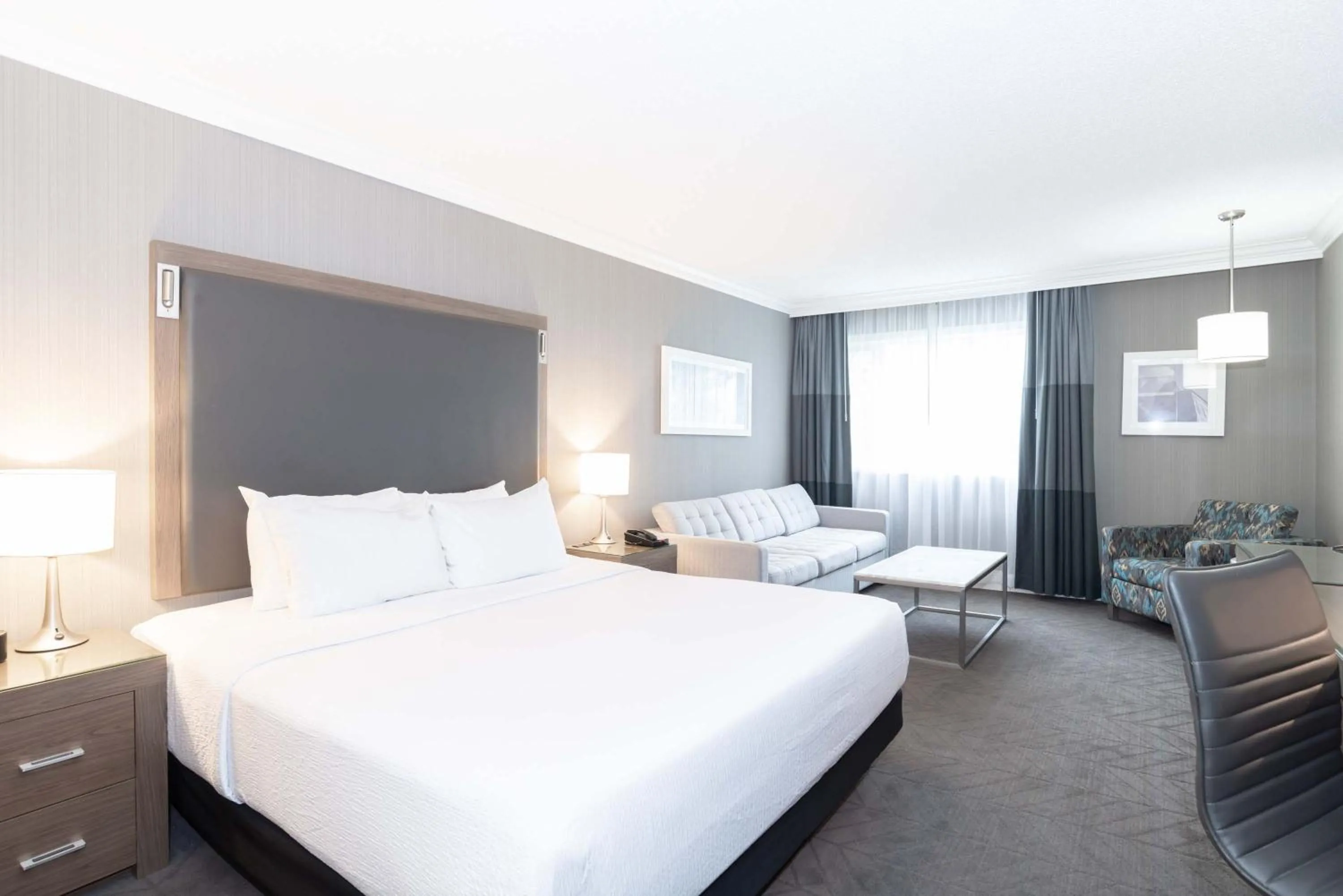 Photo of the whole room, Bed in Sandman Signature Lethbridge Lodge