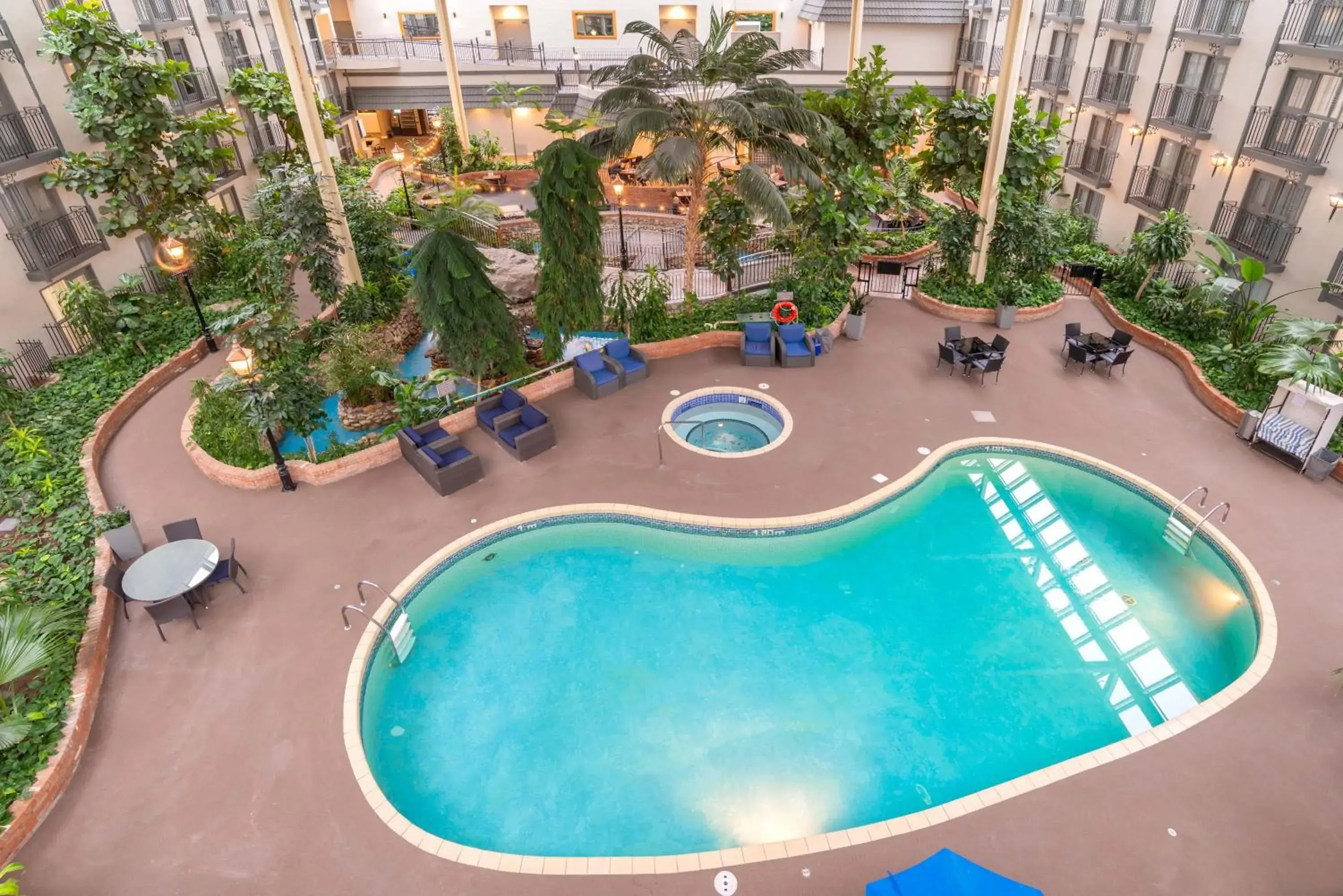 Swimming pool in Sandman Signature Lethbridge Lodge Swimming pool in Sandman Signature Lethbridge Lodge