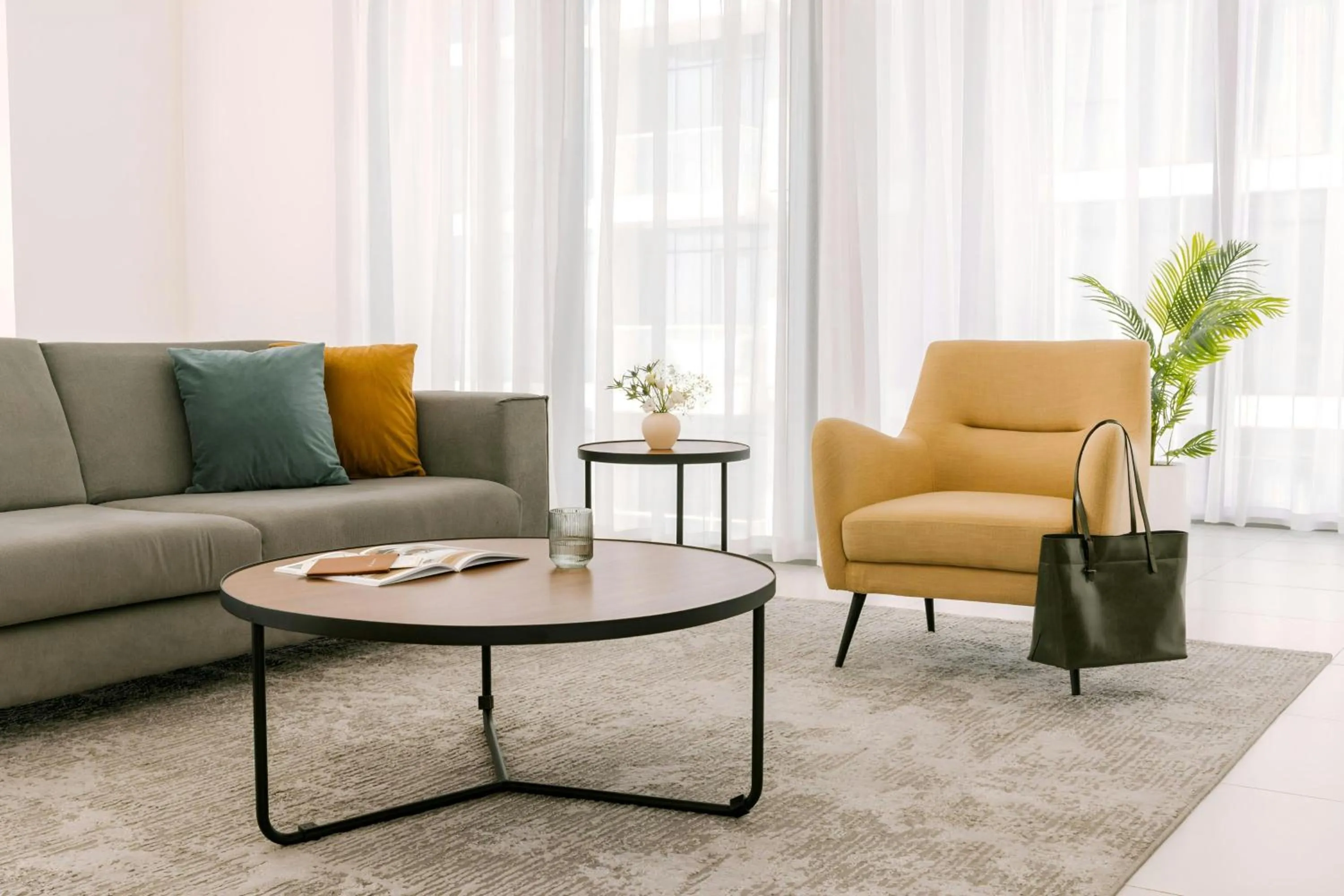 Living room in Sonder by Marriott Bonvoy Downtown Towers Apartments