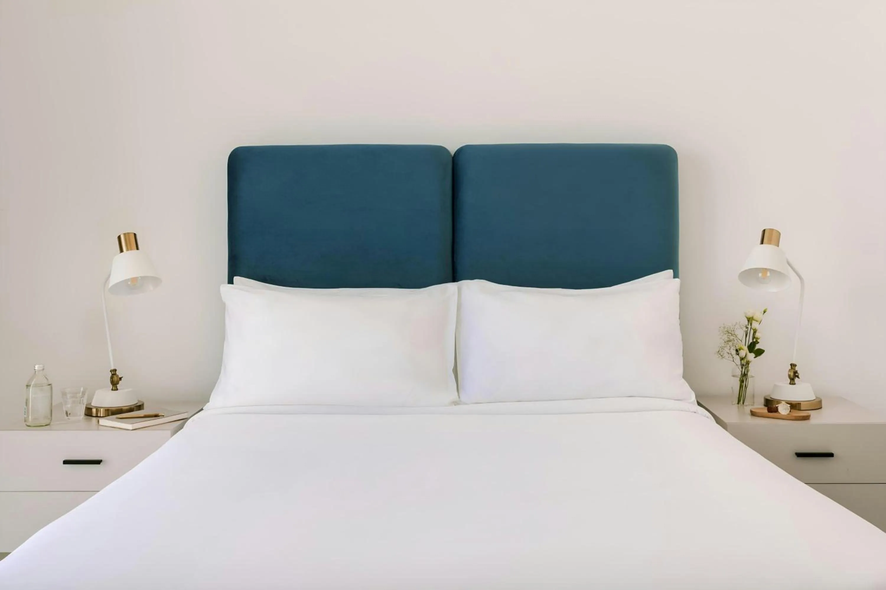 Bedroom, Bed in Sonder by Marriott Bonvoy Downtown Towers Apartments