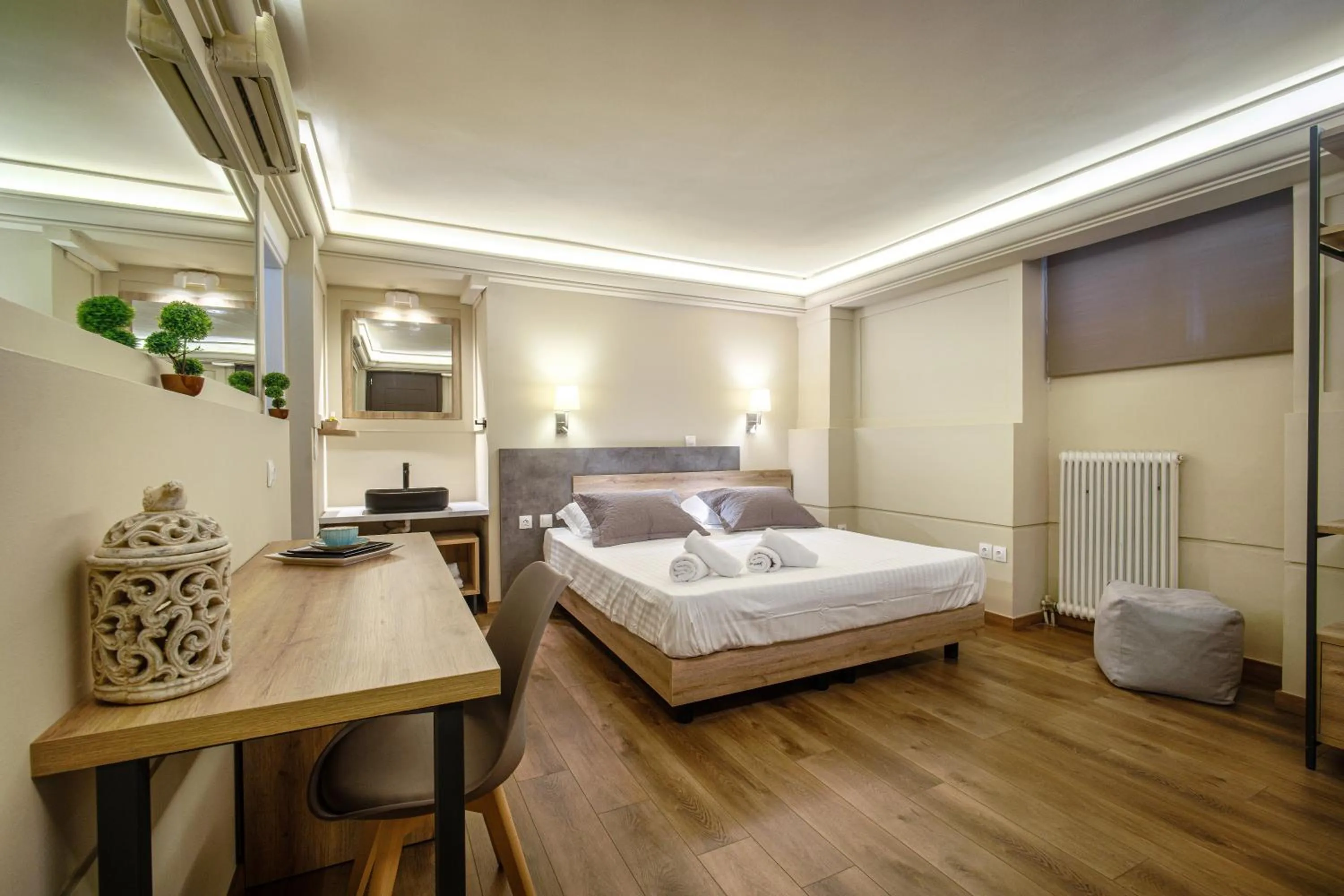 Photo of the whole room, Bed in Karma Athens