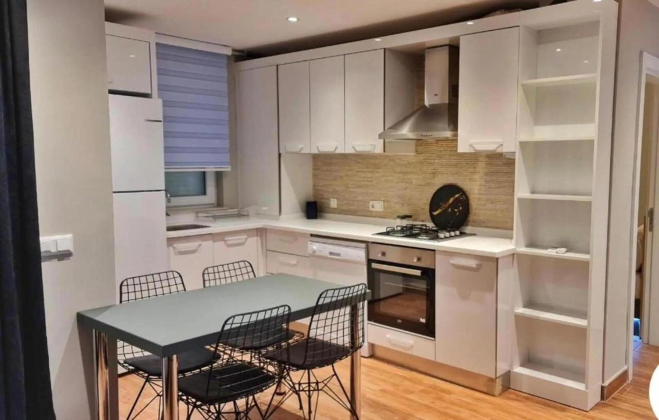 Kitchen or kitchenette in Sun Suites