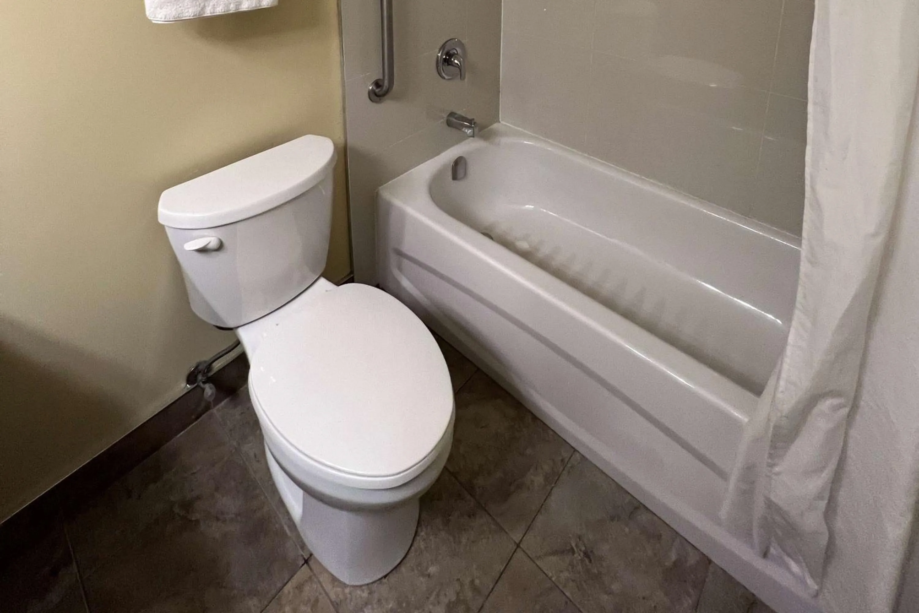 Photo of the whole room in Ramada by Wyndham London