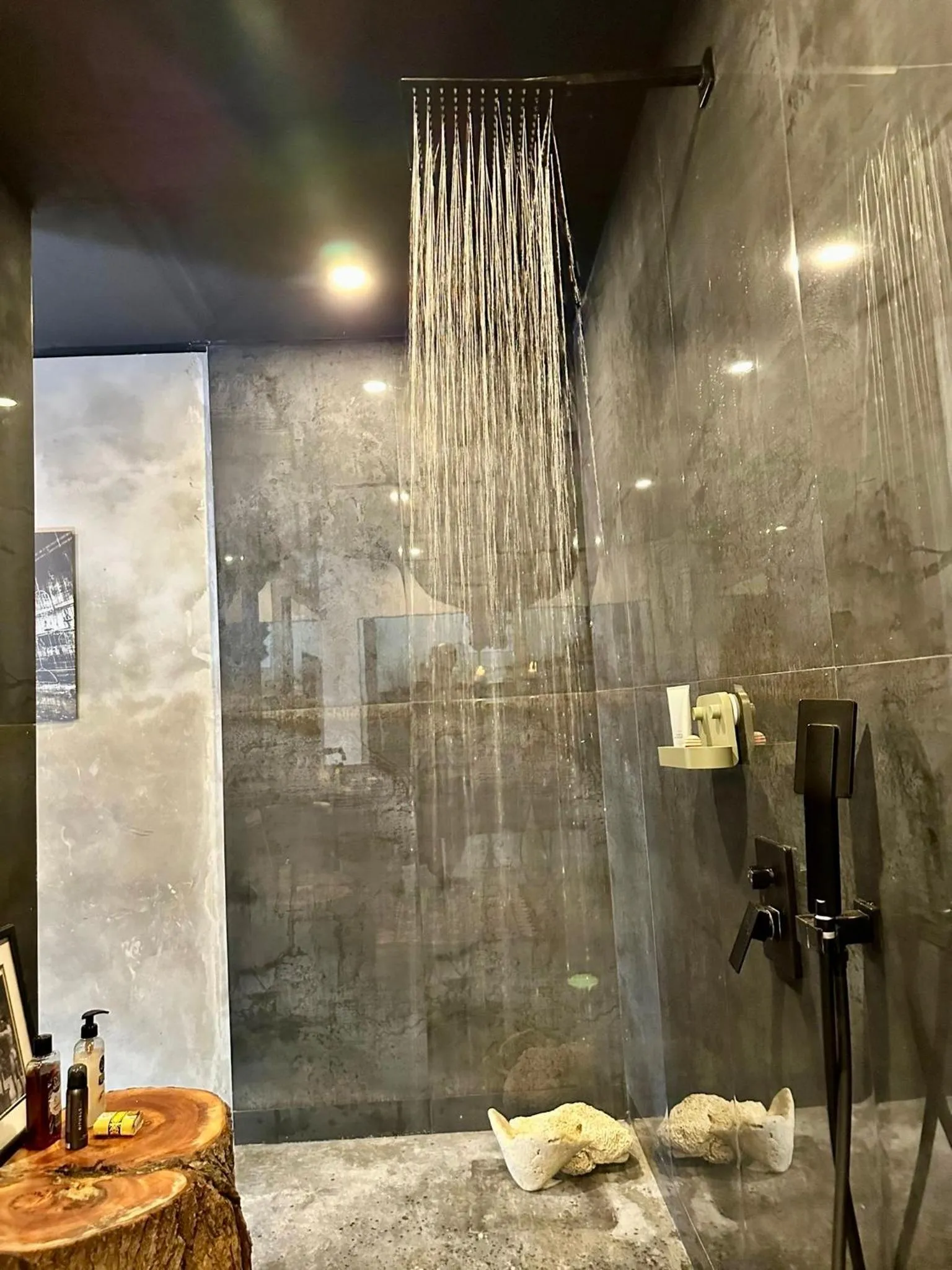 Shower in Thuishaven - boutique mini-resort