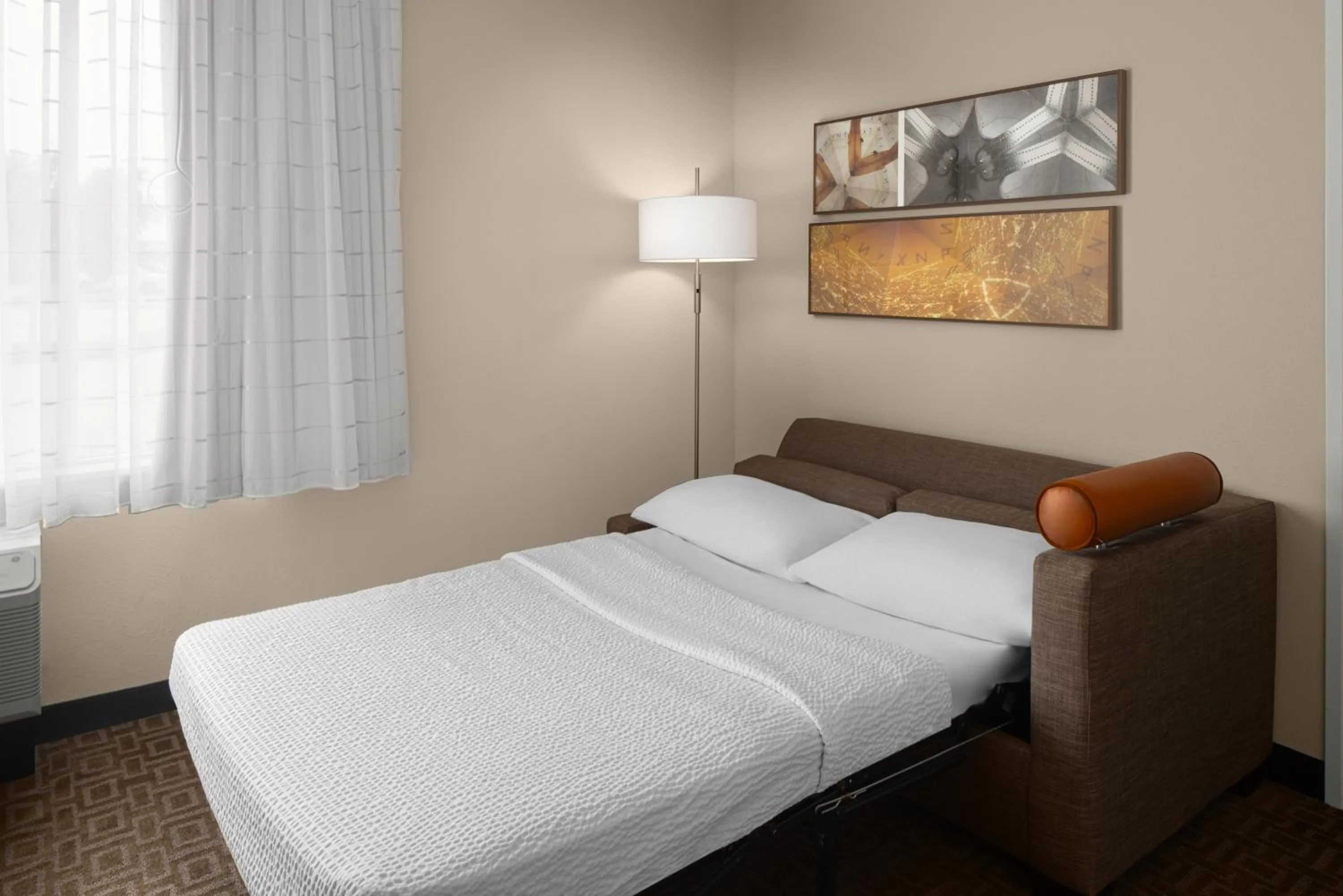 Living room, Bed in TownePlace Suites by Marriott Toronto Oakville