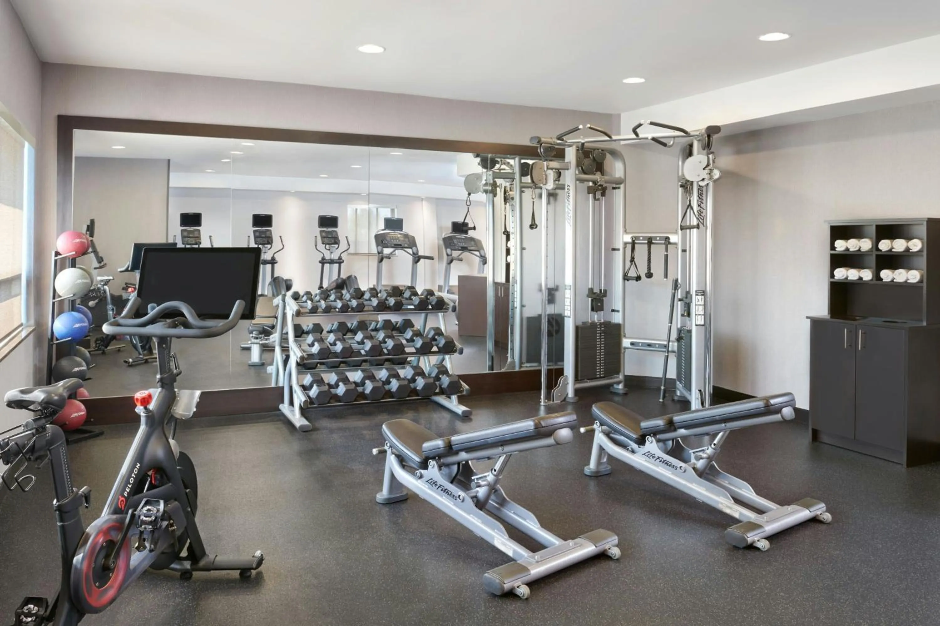 Fitness centre/facilities in TownePlace Suites by Marriott London