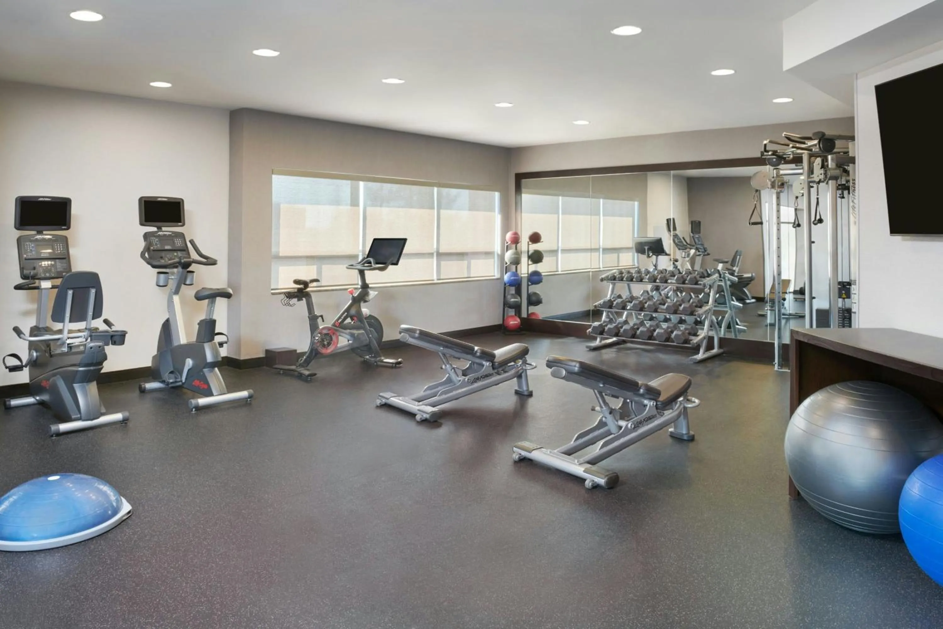Fitness centre/facilities in TownePlace Suites by Marriott London