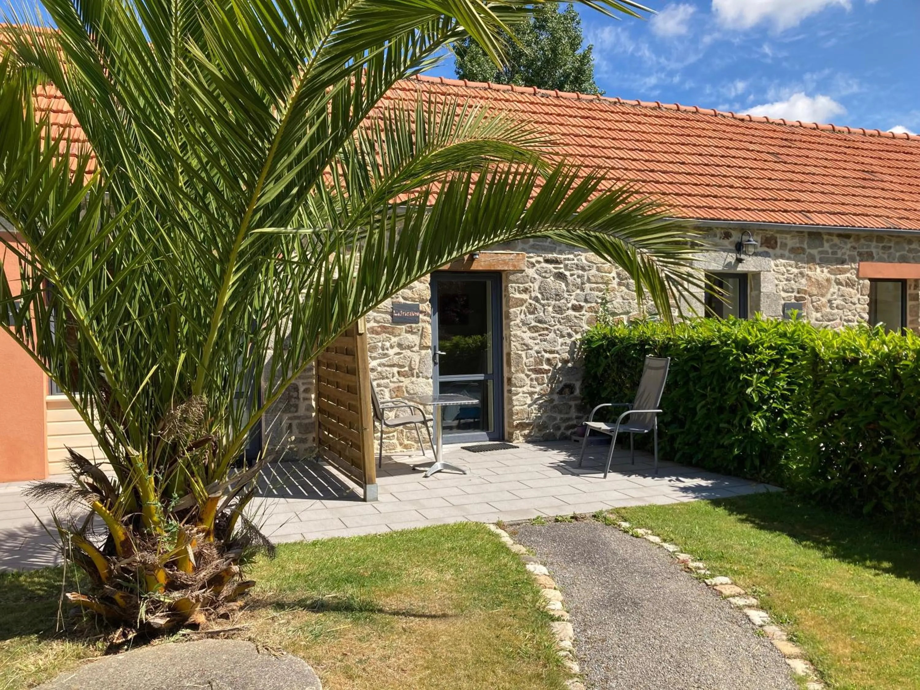 Garden view in Le relais de Roscarven