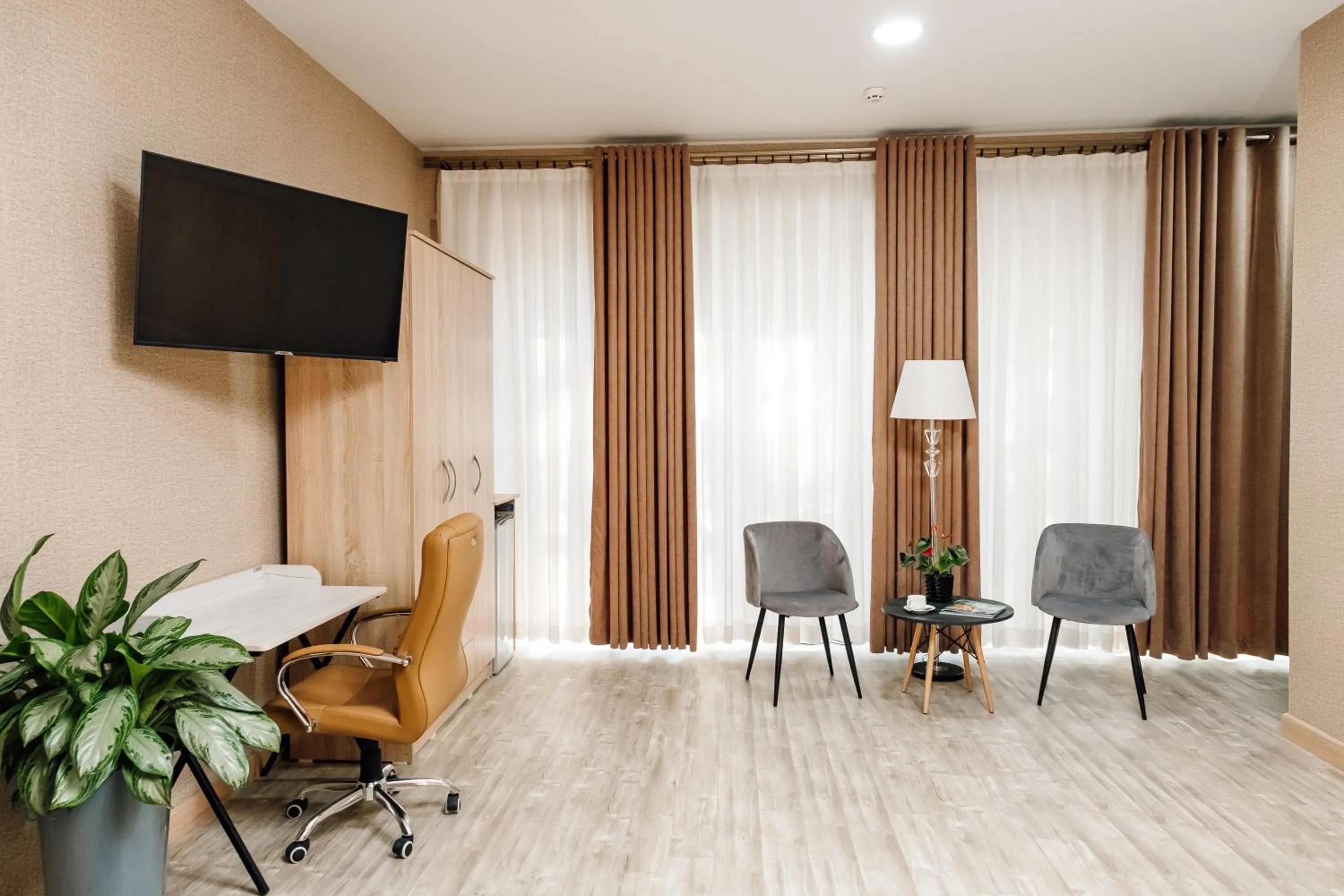 TV and multimedia in Central Palace Halal Hotel