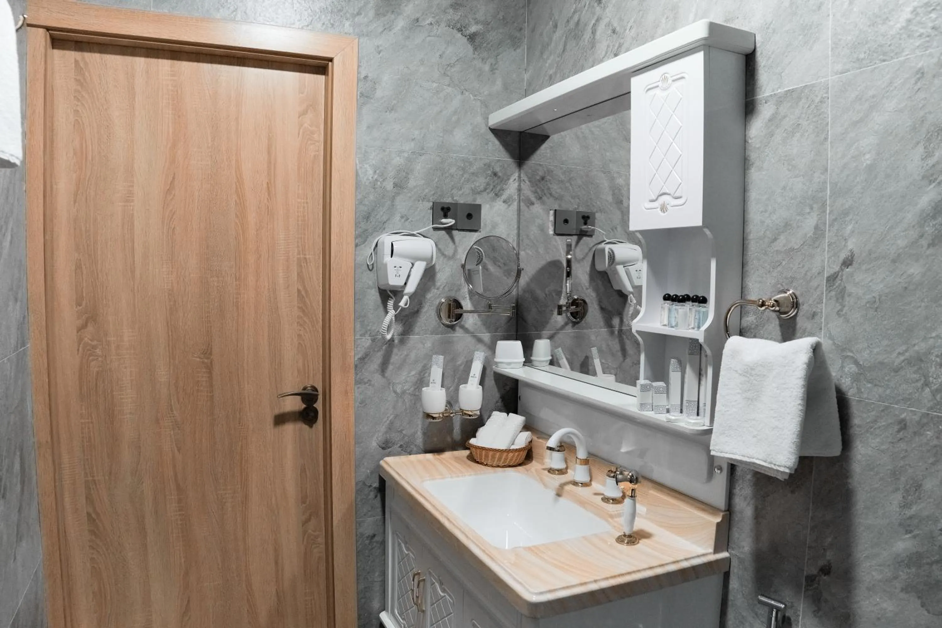 Bathroom in Central Palace Halal Hotel