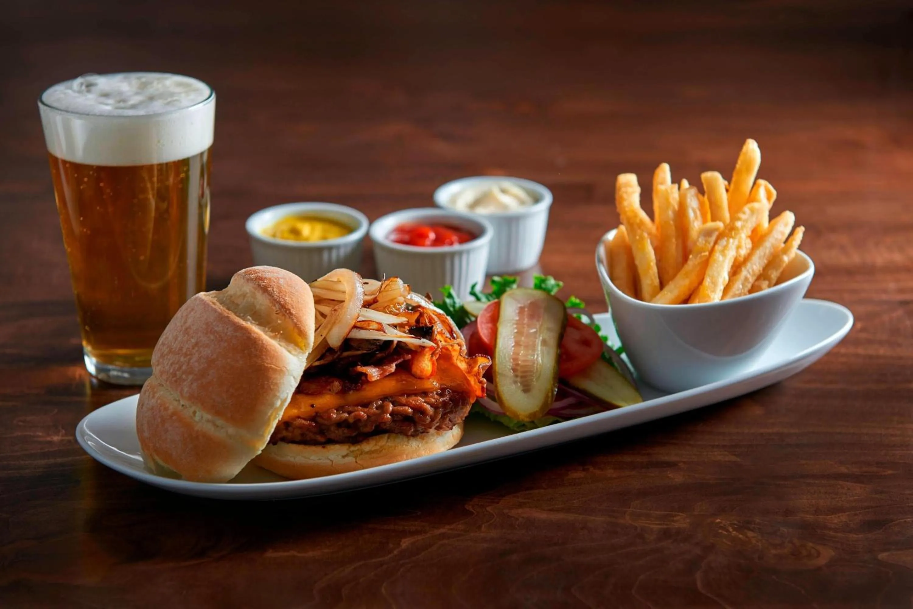 Lounge or bar in Four Points by Sheraton Toronto Airport