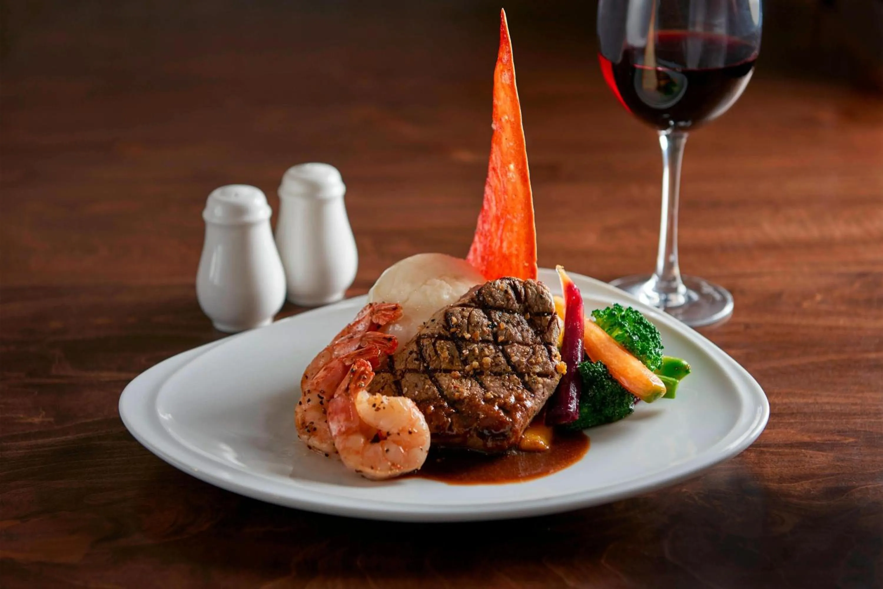 Restaurant/places to eat in Four Points by Sheraton Toronto Airport