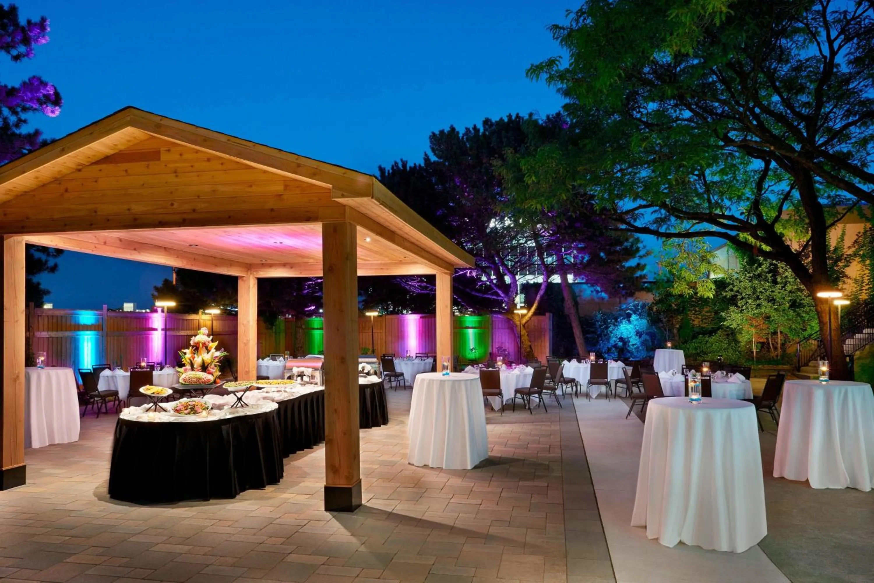 Meeting/conference room in Four Points by Sheraton Toronto Airport