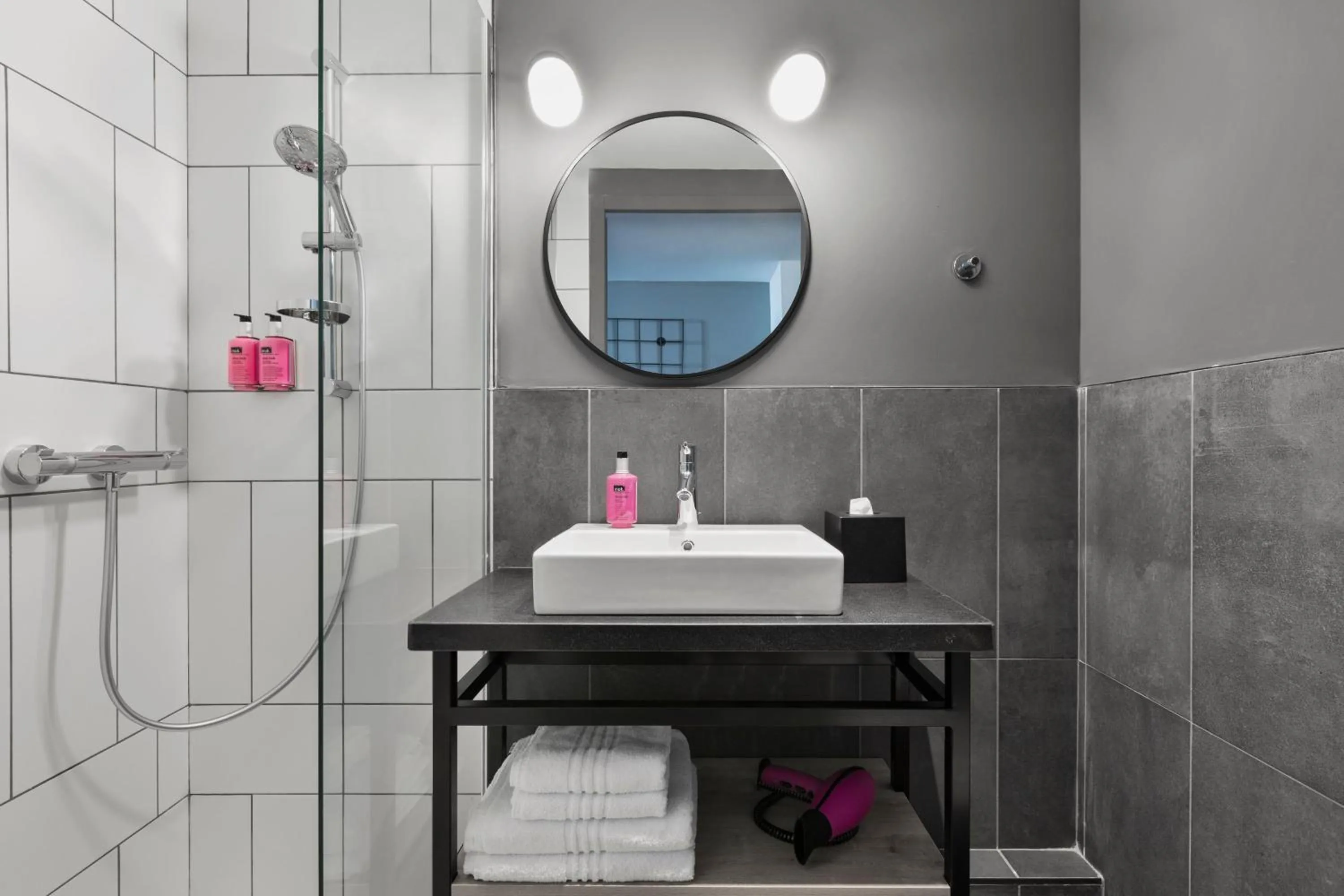 Bathroom in Moxy La Ciotat