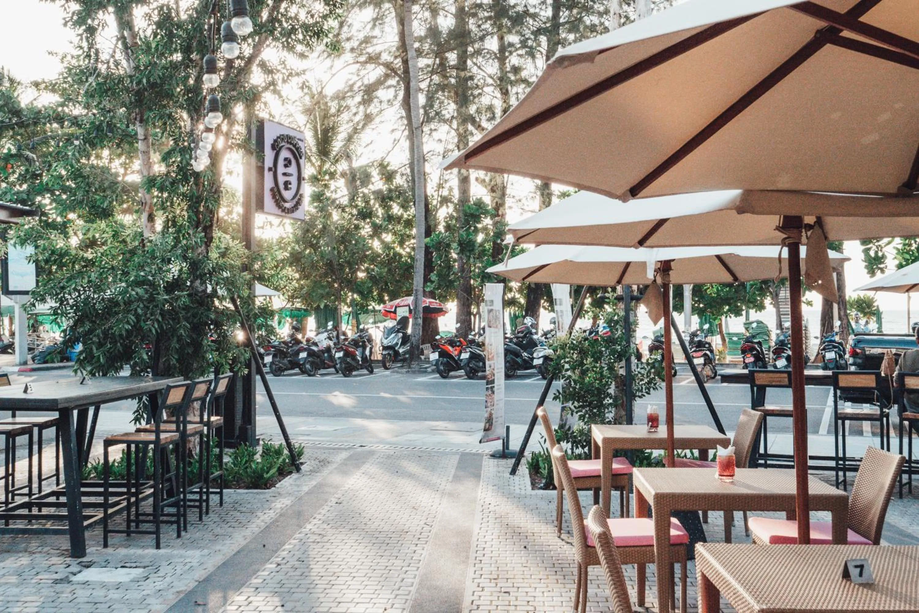 Restaurant/places to eat in Anona Beachfront Phuket Resort-SHA EXTRA PLUS