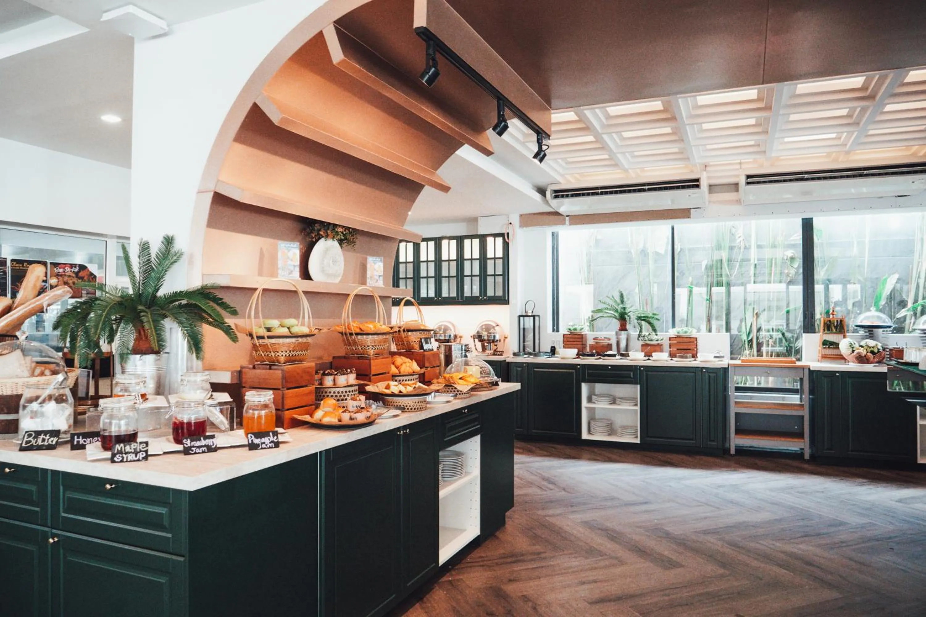 Restaurant/places to eat in Anona Beachfront Phuket Resort-SHA EXTRA PLUS