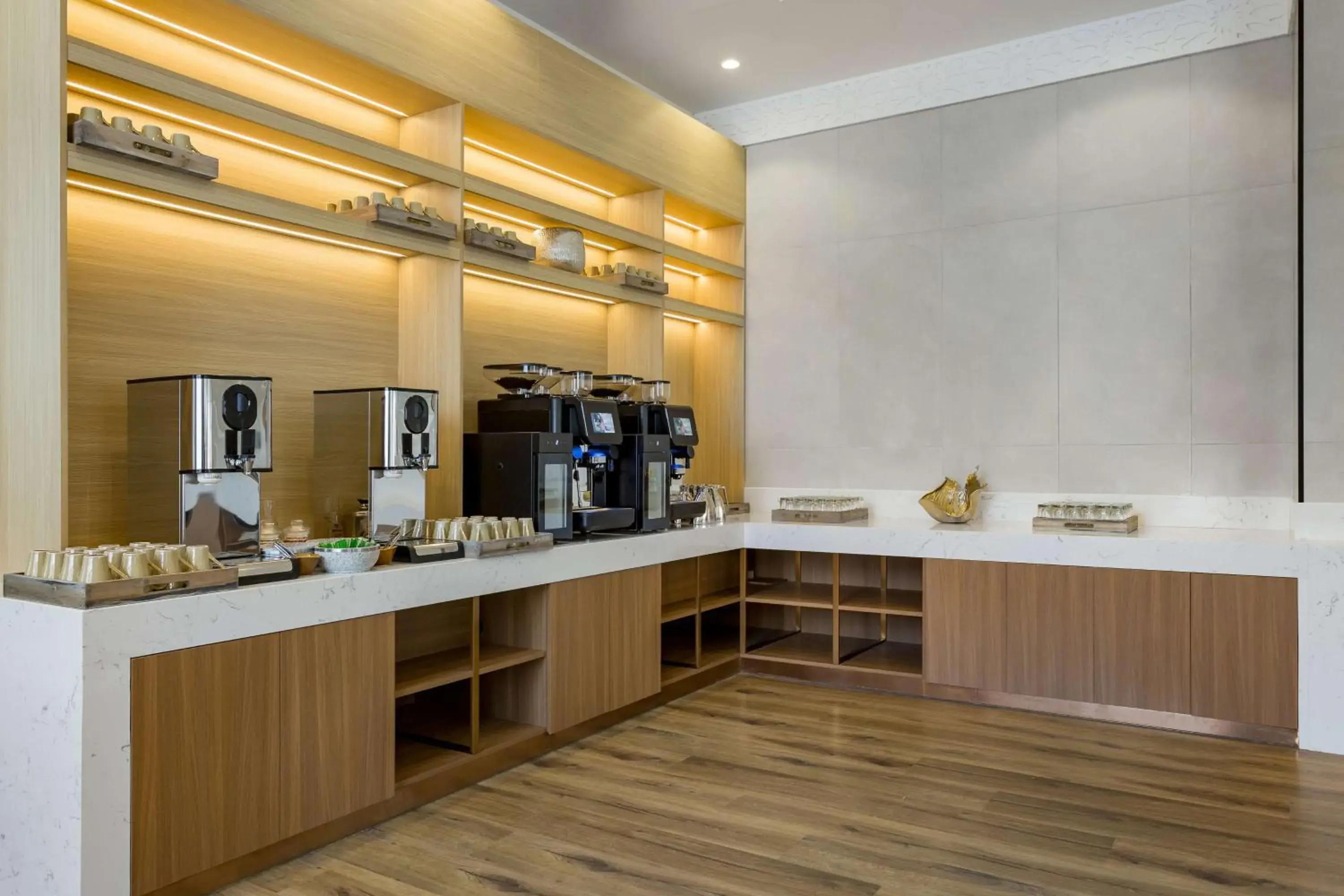 Restaurant/places to eat in Radisson Hotel Riyadh Airport Restaurant/places to eat in Radisson Hotel Riyadh Airport