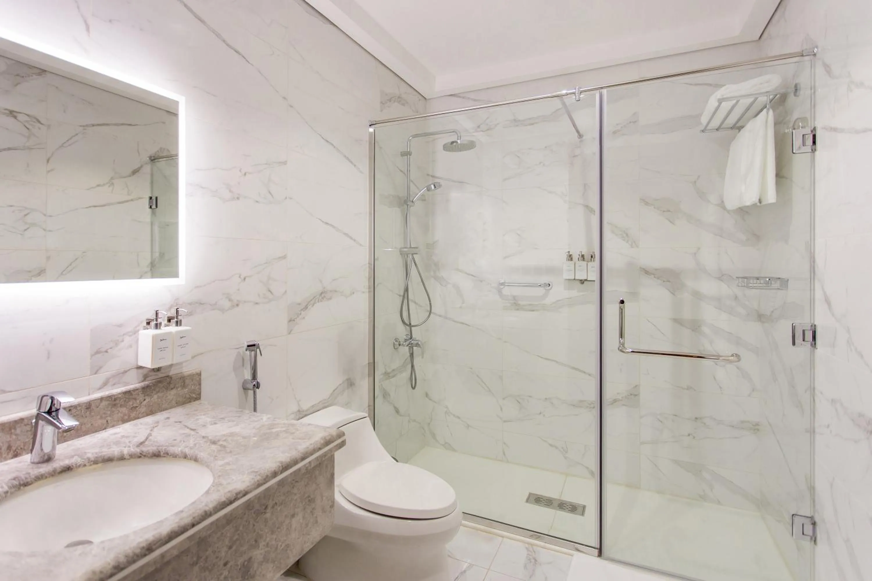 Shower in Radisson Hotel Riyadh Airport