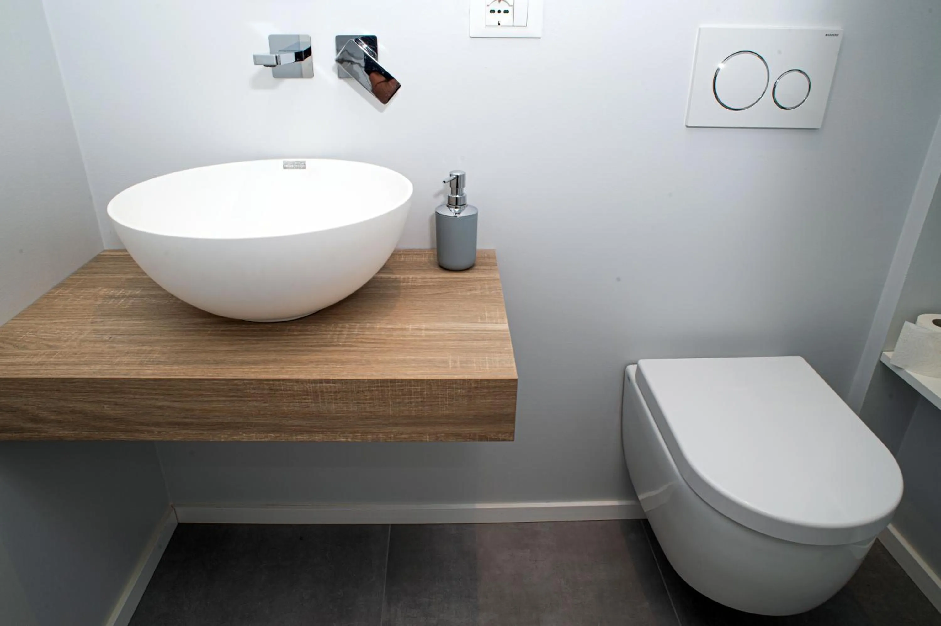 Bathroom in Marconi 442