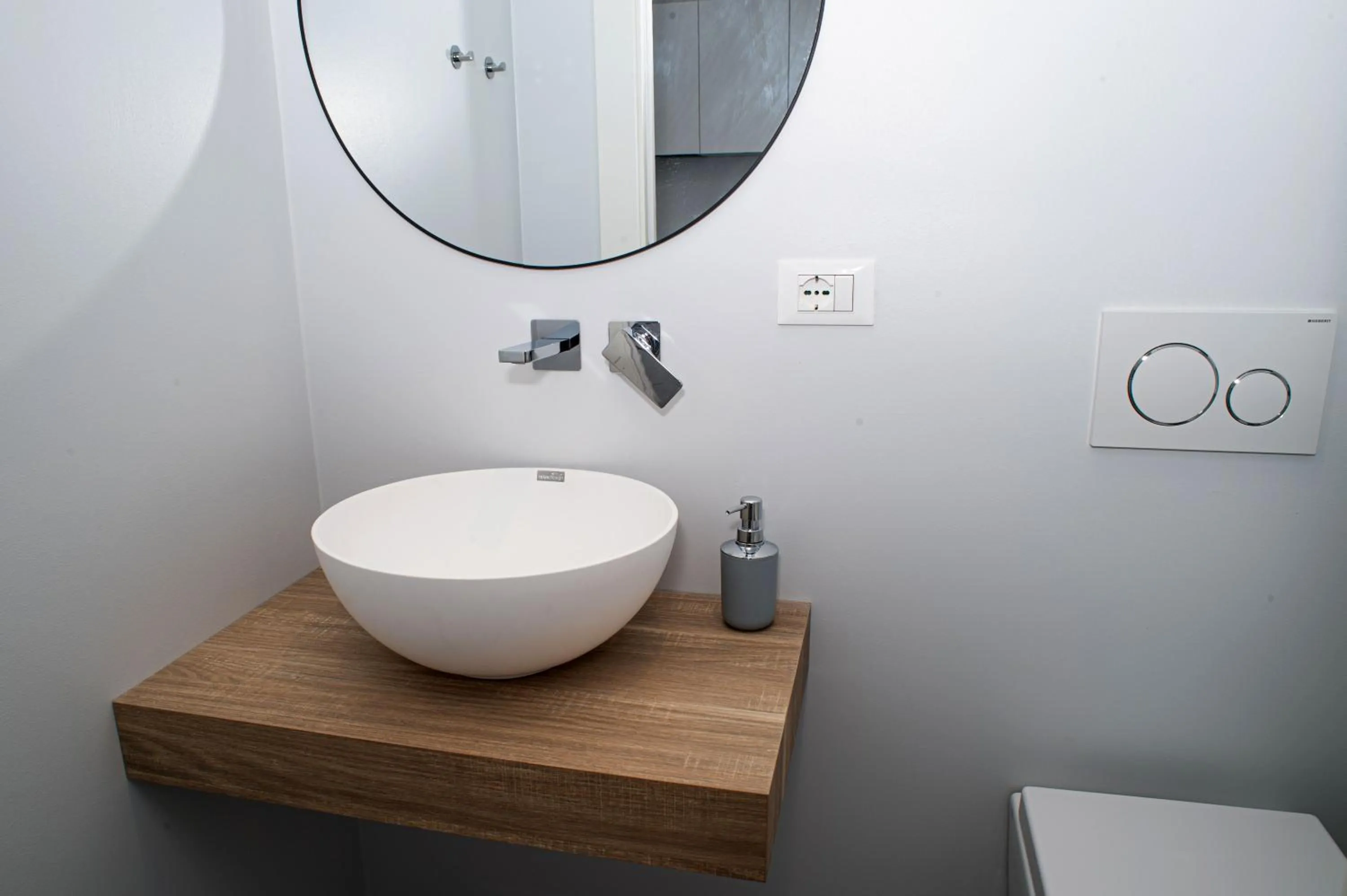 Bathroom in Marconi 442