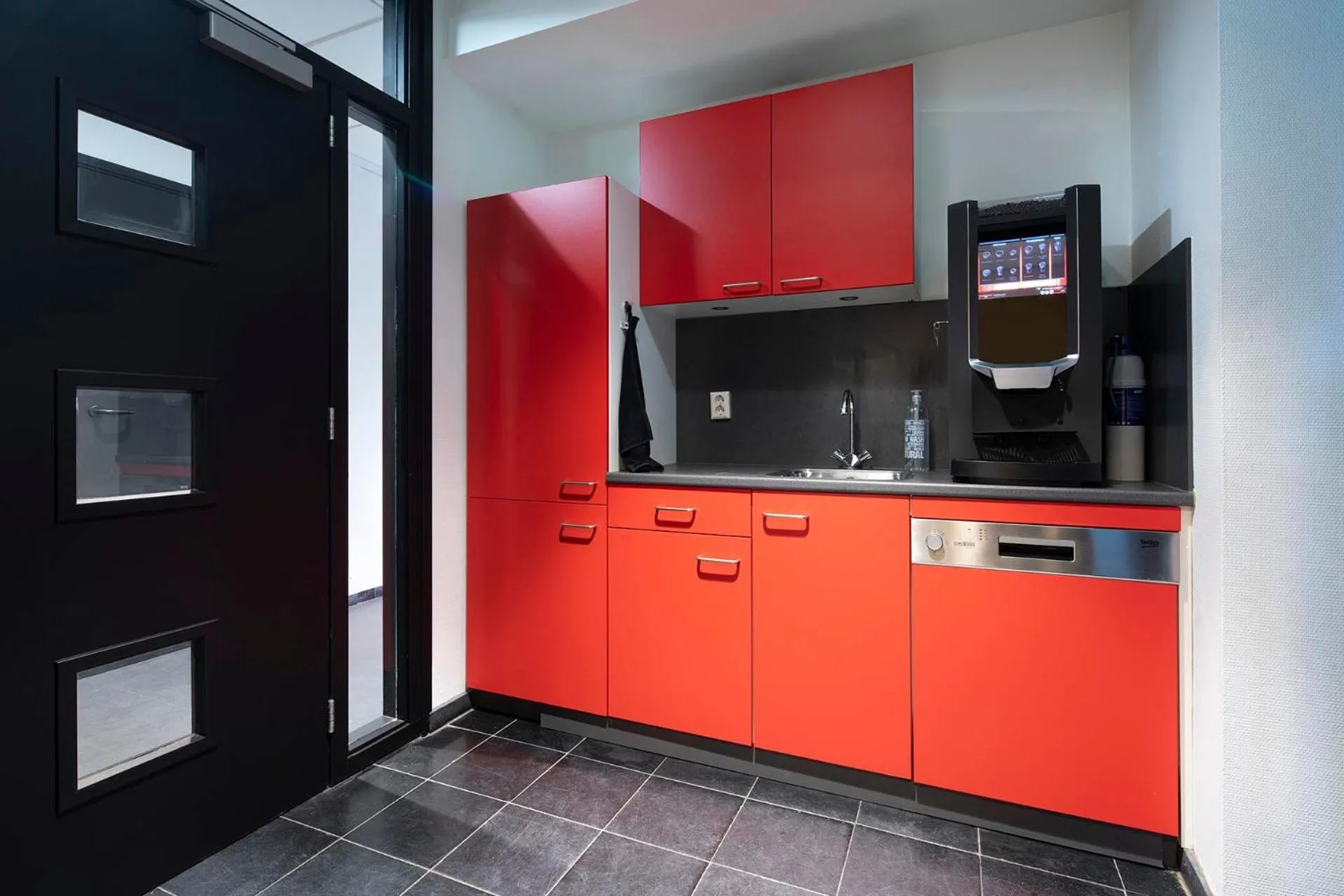 Communal kitchen in City Trip Hostels Amsterdam-Purmerend