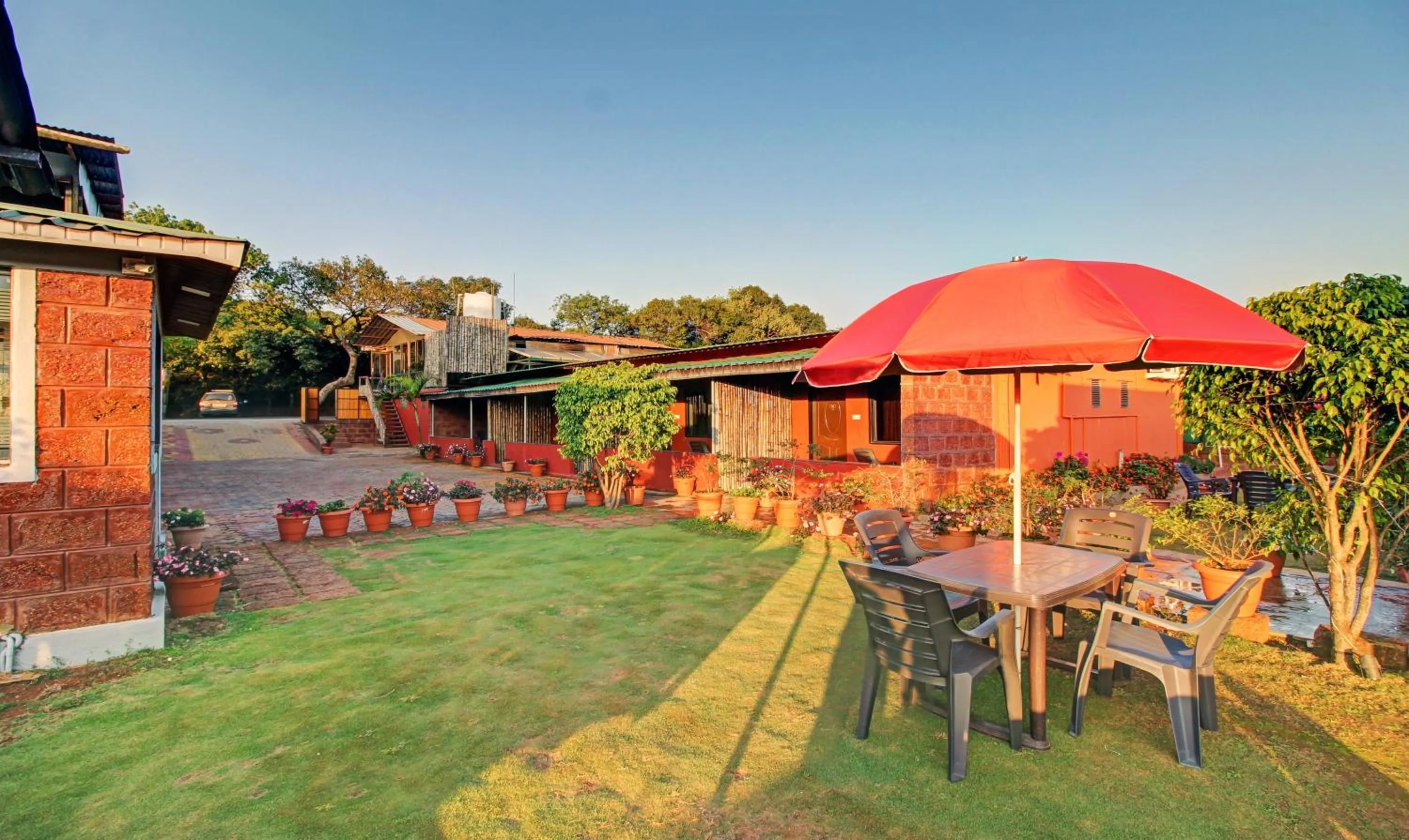 Property building in Treebo La Paradise