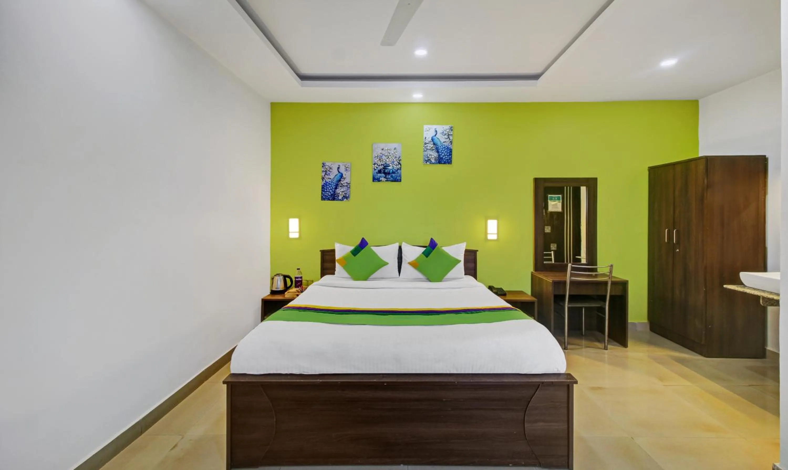 Bedroom, Bed in Treebo La Paradise