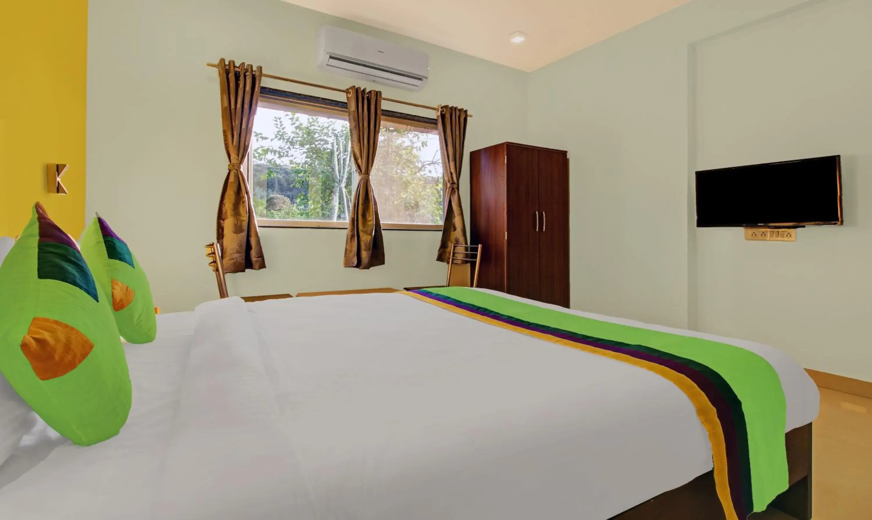 Deluxe Family Room in Treebo La Paradise with Swimming Pool Deluxe Family Room in Treebo La Paradise with Swimming Pool