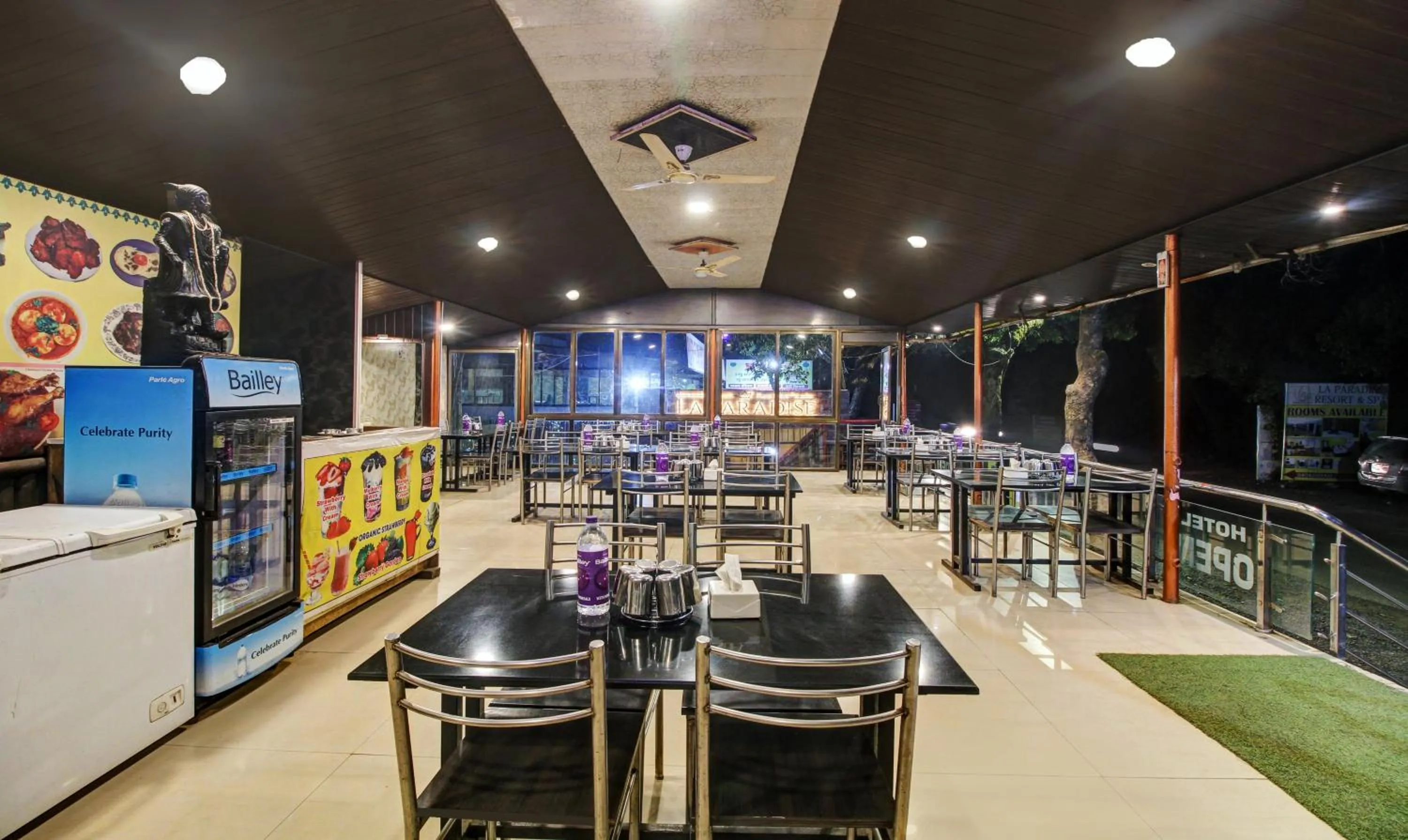 Restaurant/places to eat in Treebo La Paradise