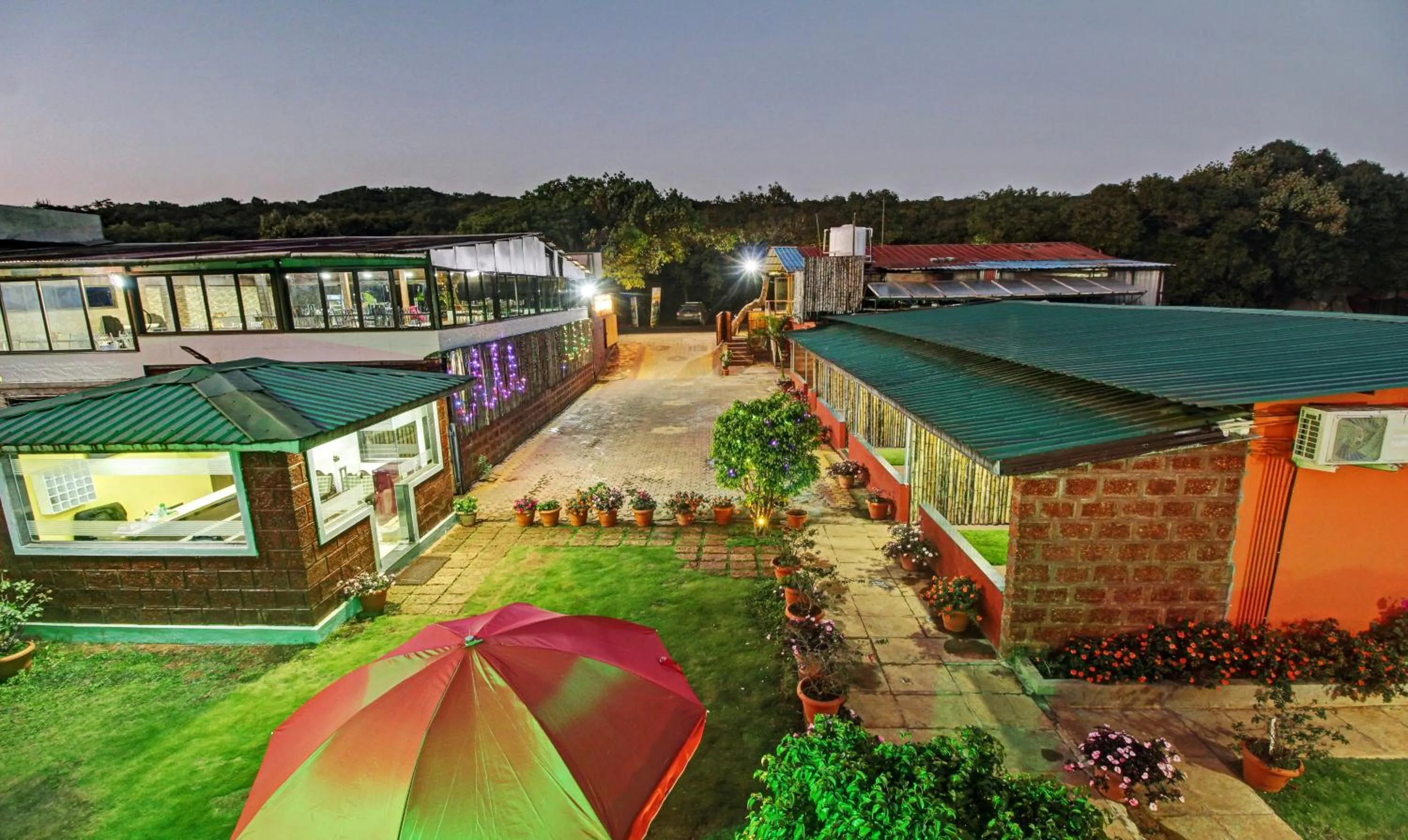 Property building in Treebo La Paradise