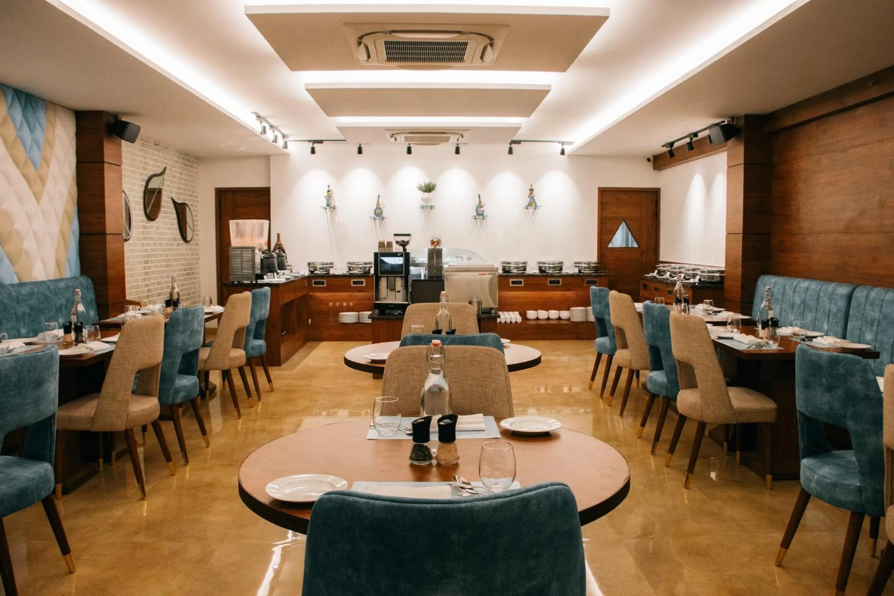 Restaurant/places to eat in Playotel Premier Vijay Nagar