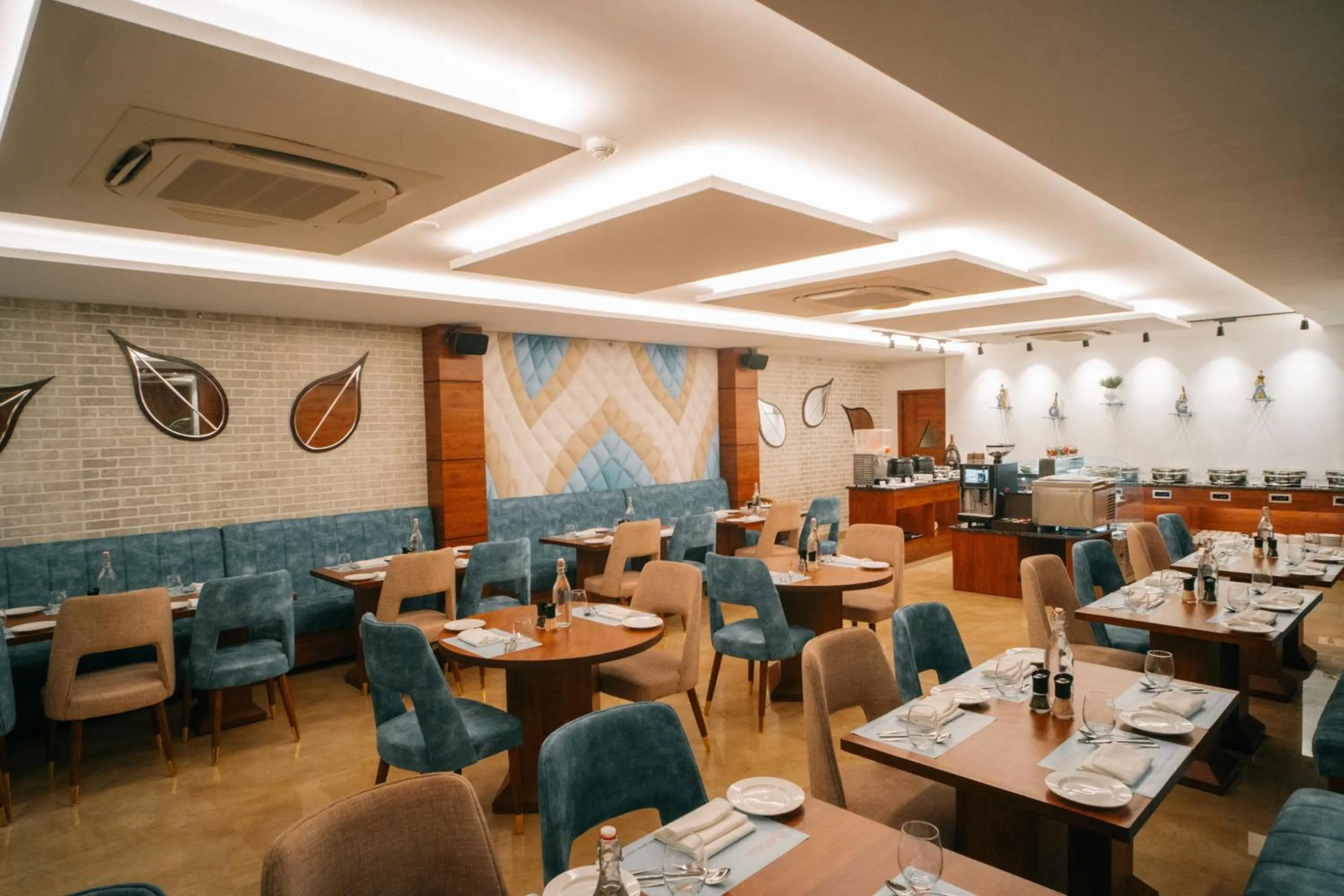 Restaurant/places to eat in Playotel Premier Vijay Nagar